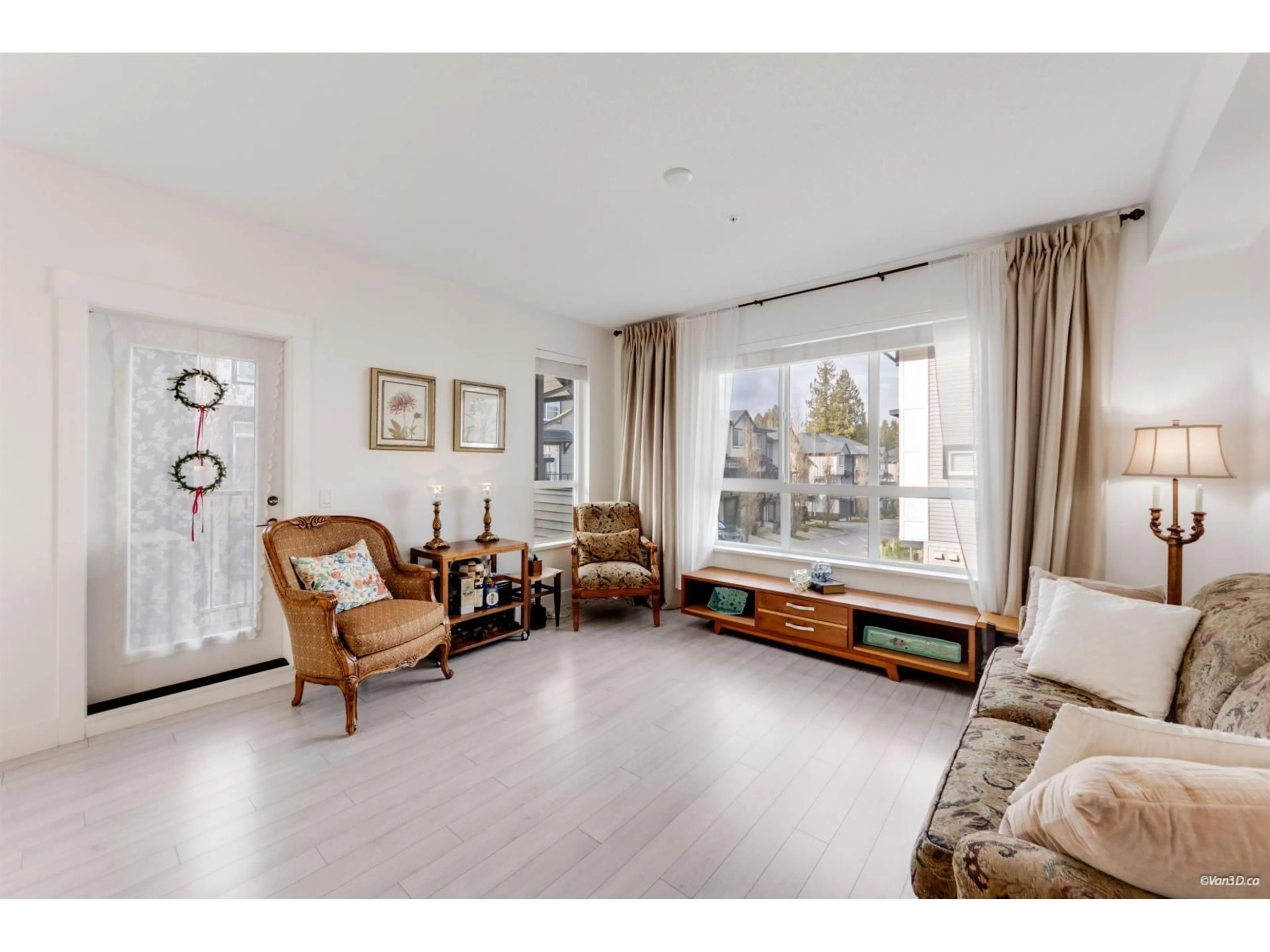 Living room with furniture, unknown for 86 - 8570 204 STREET, Langley British Columbia V2Y0T9