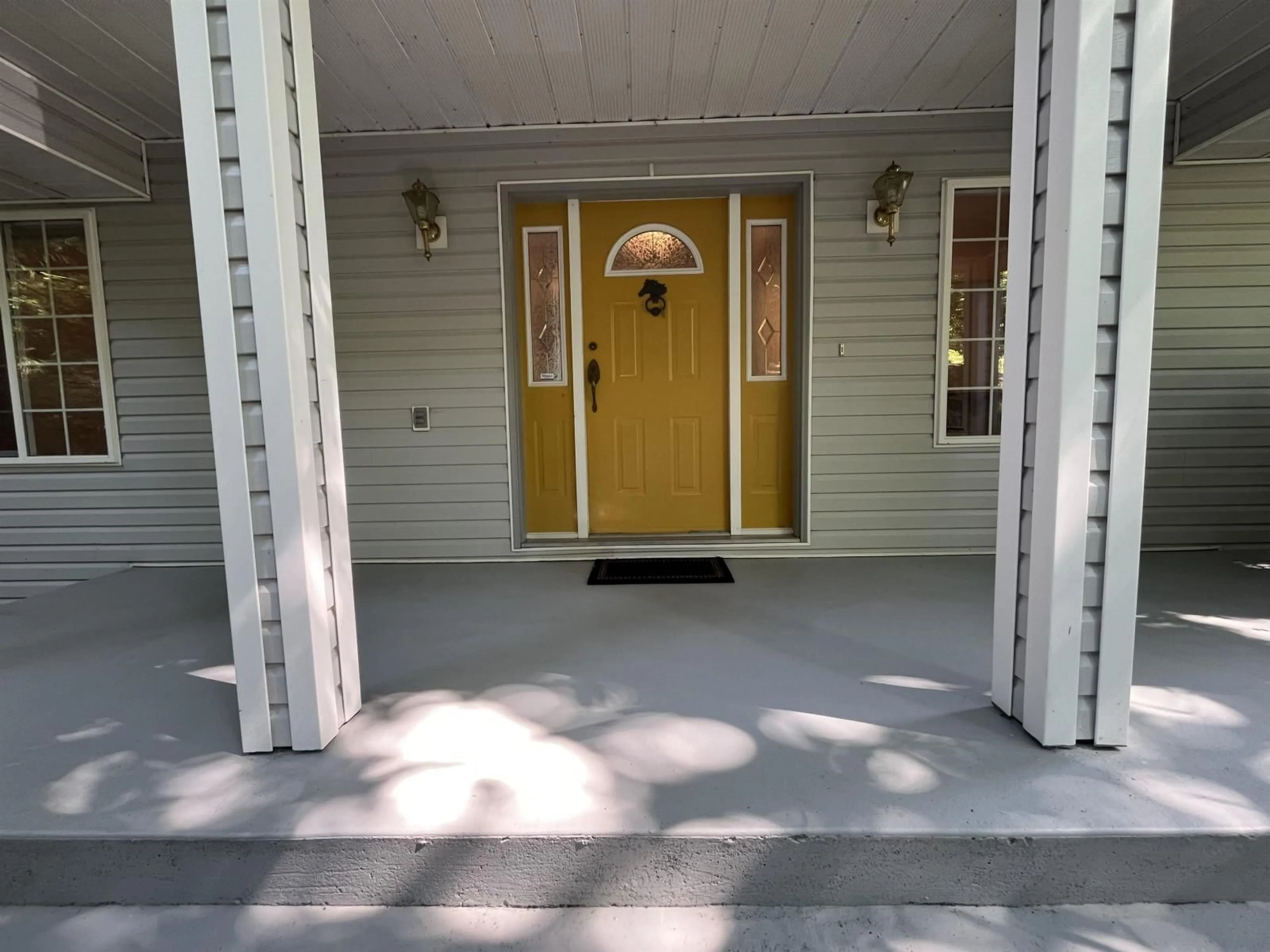 Indoor entryway for 6080 ROSS ROAD, Chilliwack British Columbia V2R4S6