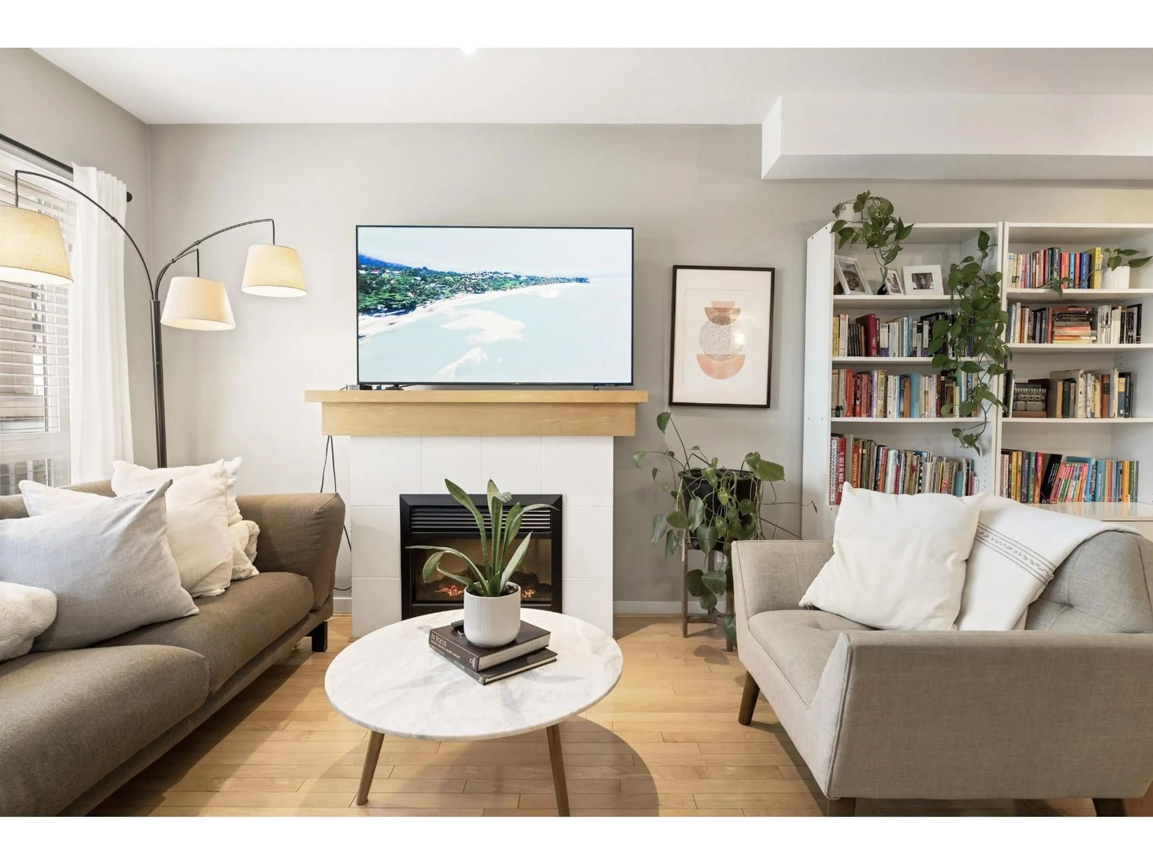 Living room with furniture, wood/laminate floor for 70 - 15168 36 STREET, Surrey British Columbia V3Z0Z6