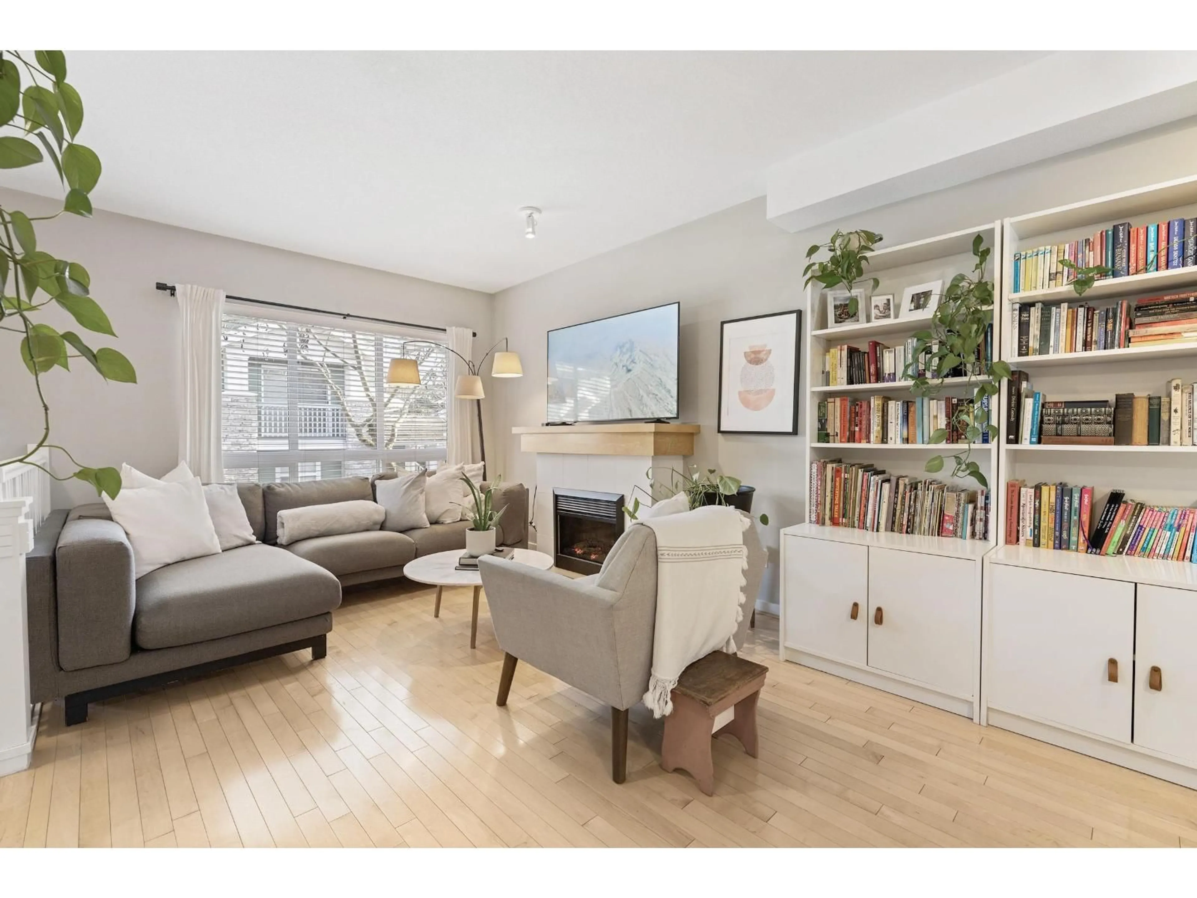 Living room with furniture, unknown for 70 - 15168 36 STREET, Surrey British Columbia V3Z0Z6