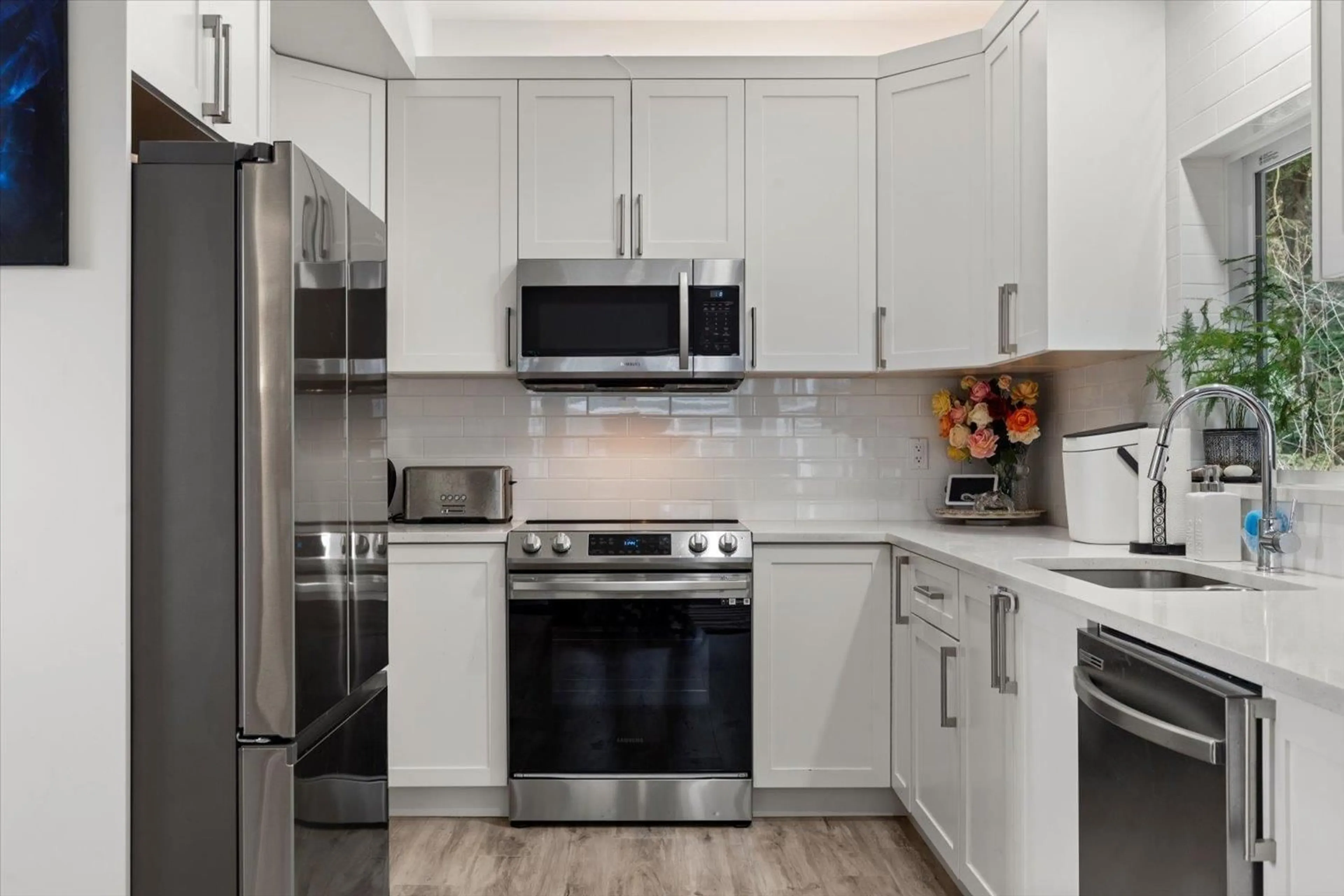 Standard kitchen, unknown for 17 - 750 HOT SPRINGS ROAD, Harrison Hot Springs British Columbia V0M1K0