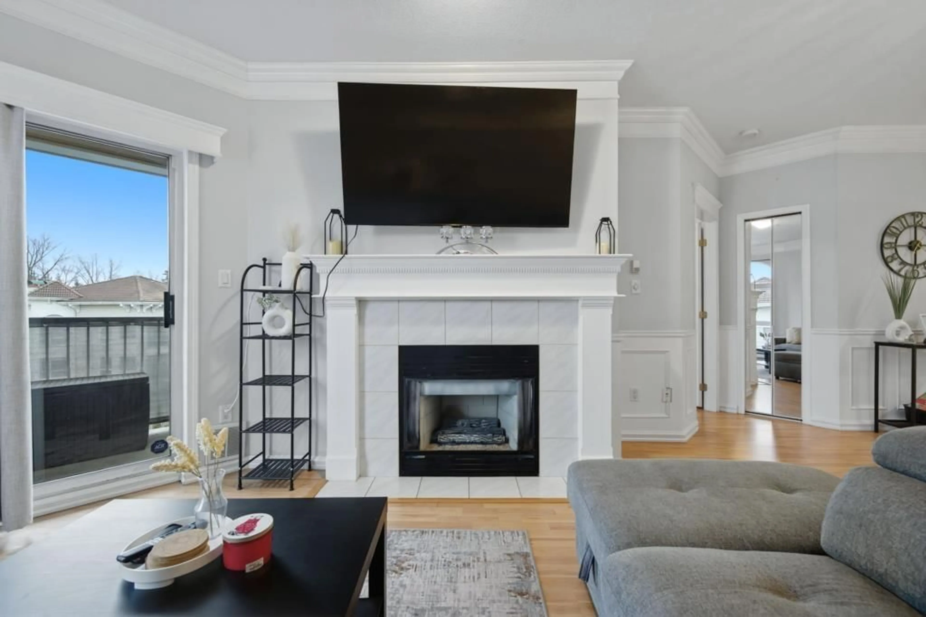 Living room with furniture, unknown for 408 - 3172 GLADWIN ROAD, Abbotsford British Columbia V2T5T3