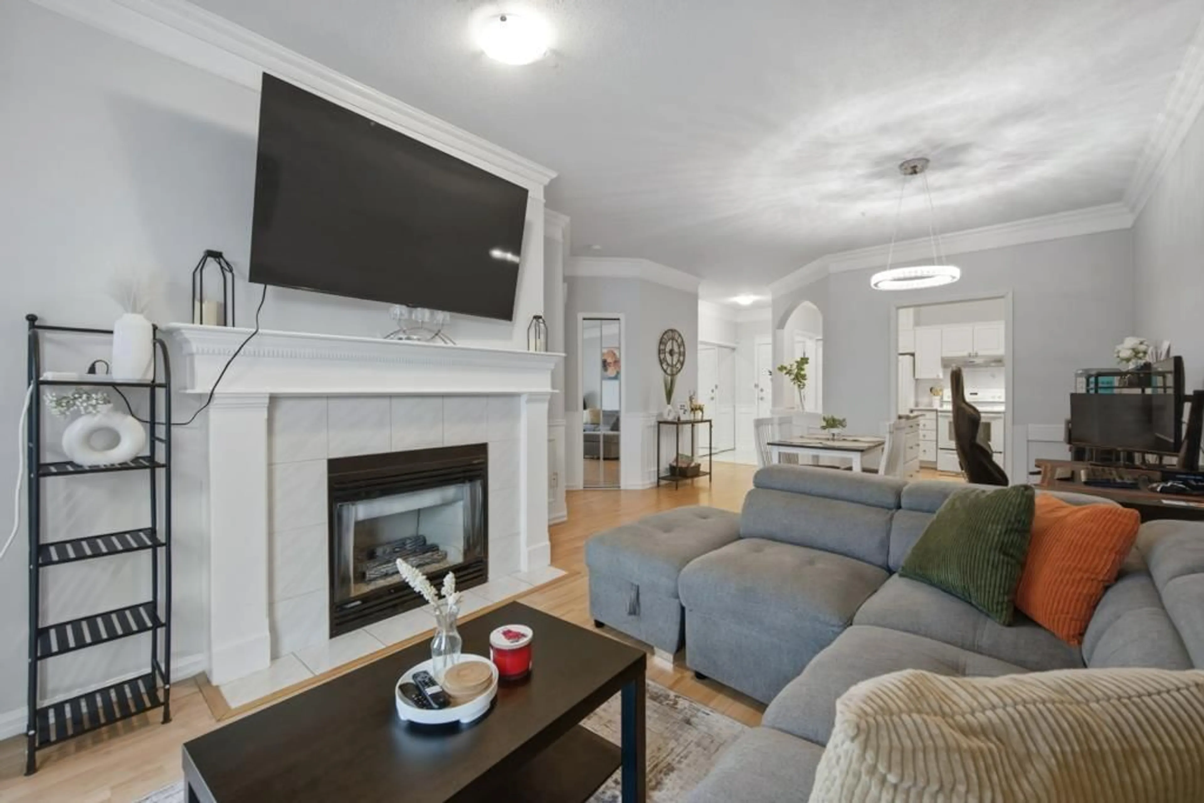 Living room with furniture, unknown for 408 - 3172 GLADWIN ROAD, Abbotsford British Columbia V2T5T3