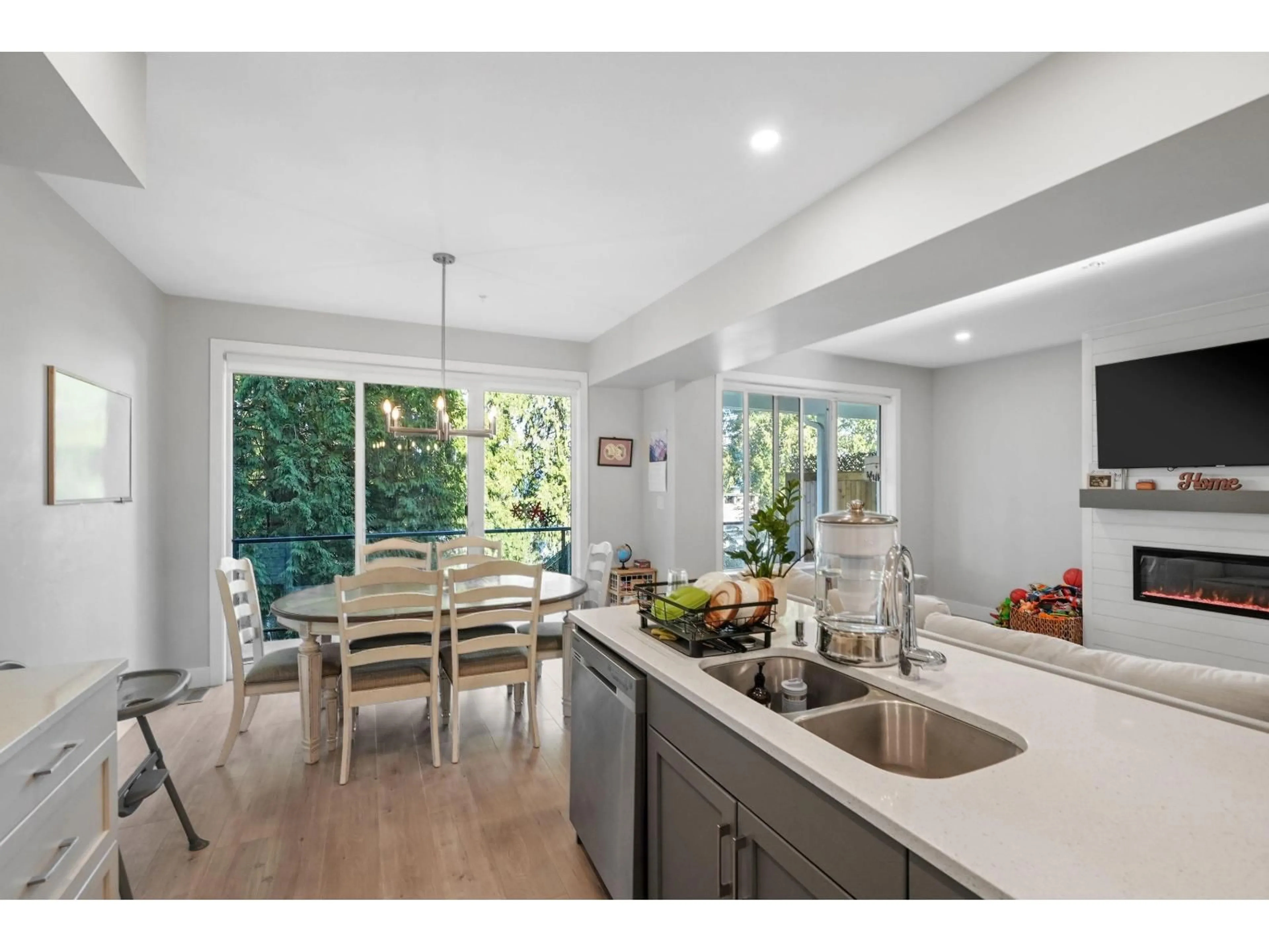 Open concept kitchen, unknown for 25 - 47203 VISTA PLACE, Chilliwack British Columbia V2R6E2