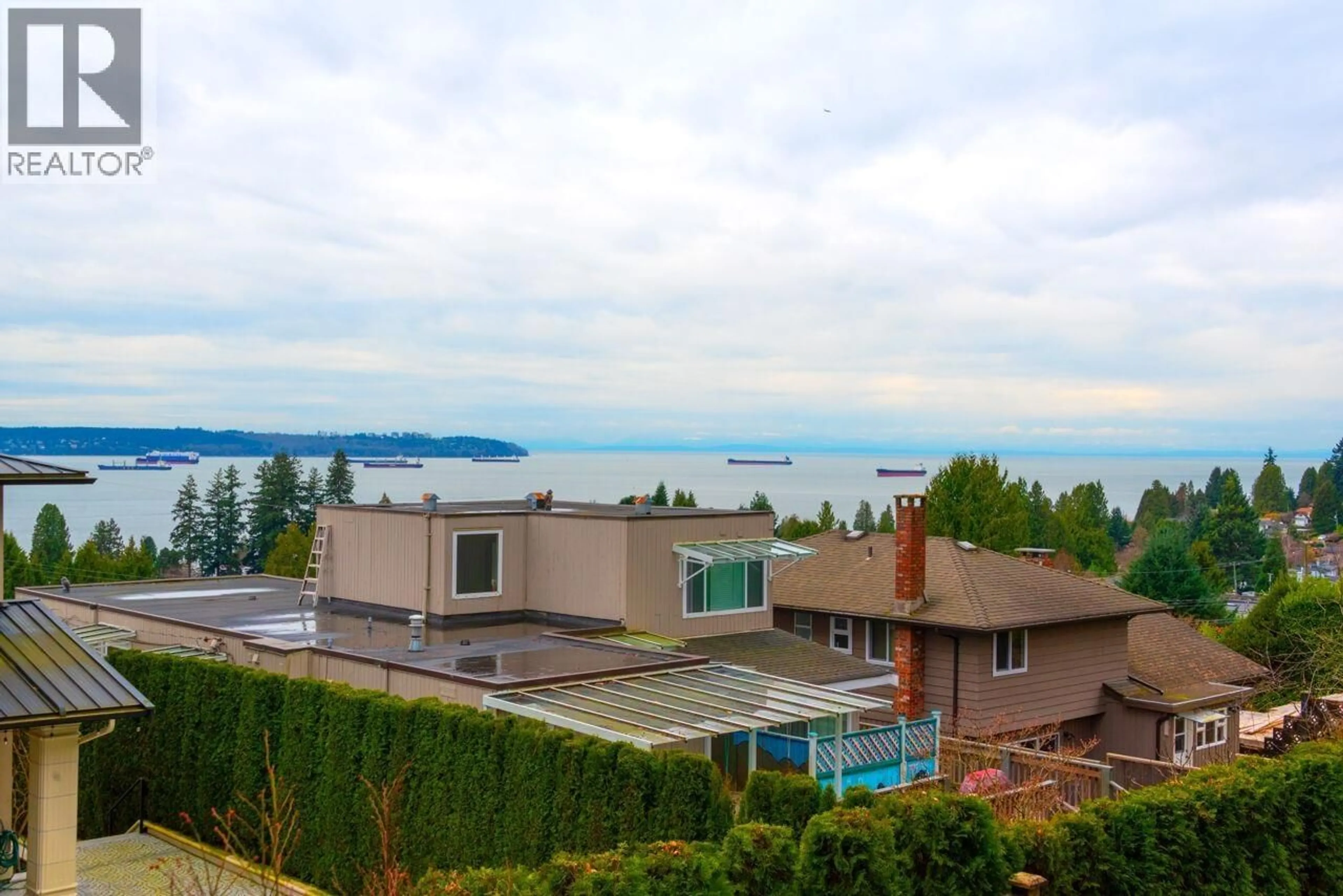 A pic from outside/outdoor area/front of a property/back of a property/a pic from drone, water/lake/river/ocean view for 2338 OTTAWA AVENUE, West Vancouver British Columbia V7V2S9