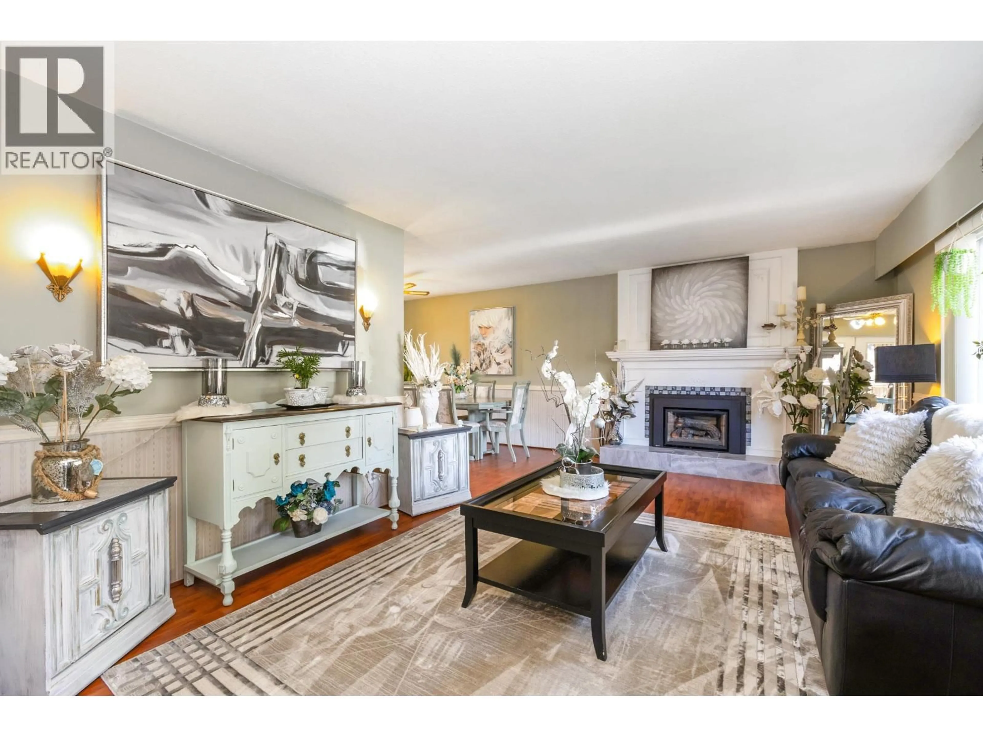 Living room with furniture, unknown for 20838 STONEY AVENUE, Maple Ridge British Columbia V2X7T1