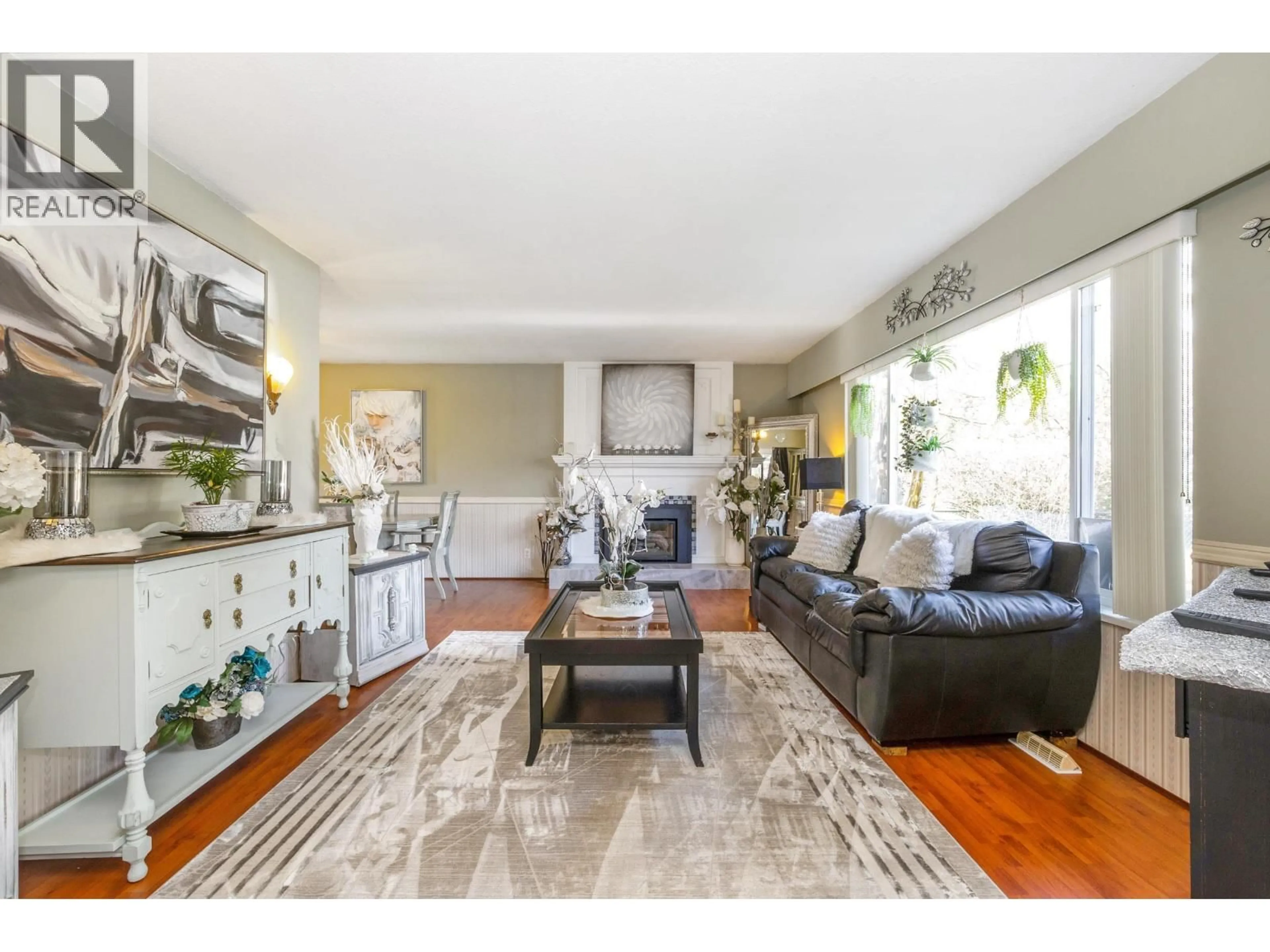 Living room with furniture, unknown for 20838 STONEY AVENUE, Maple Ridge British Columbia V2X7T1