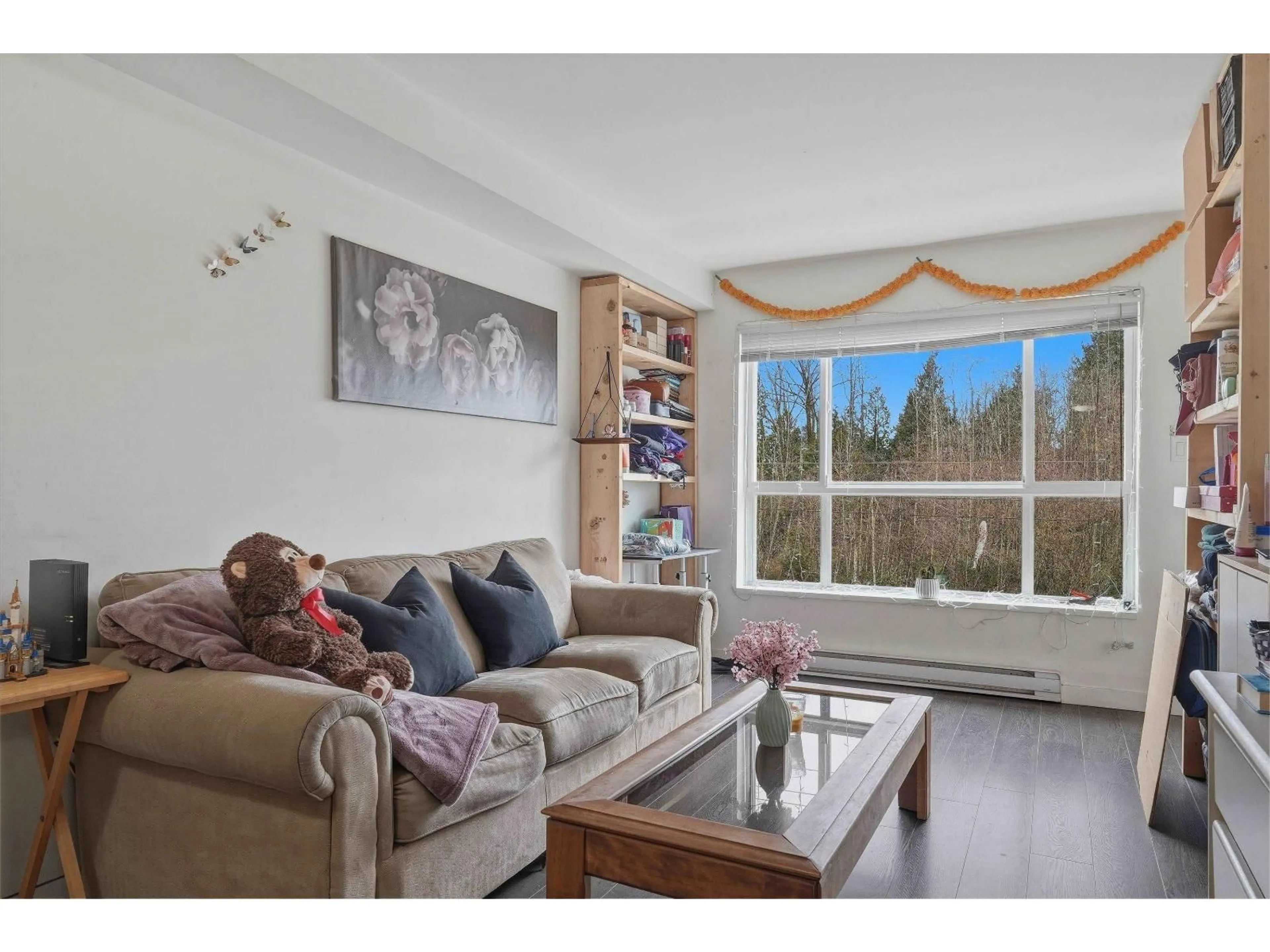 Living room with furniture, wood/laminate floor for 313 - 10688 140 STREET, Surrey British Columbia V3T0M6