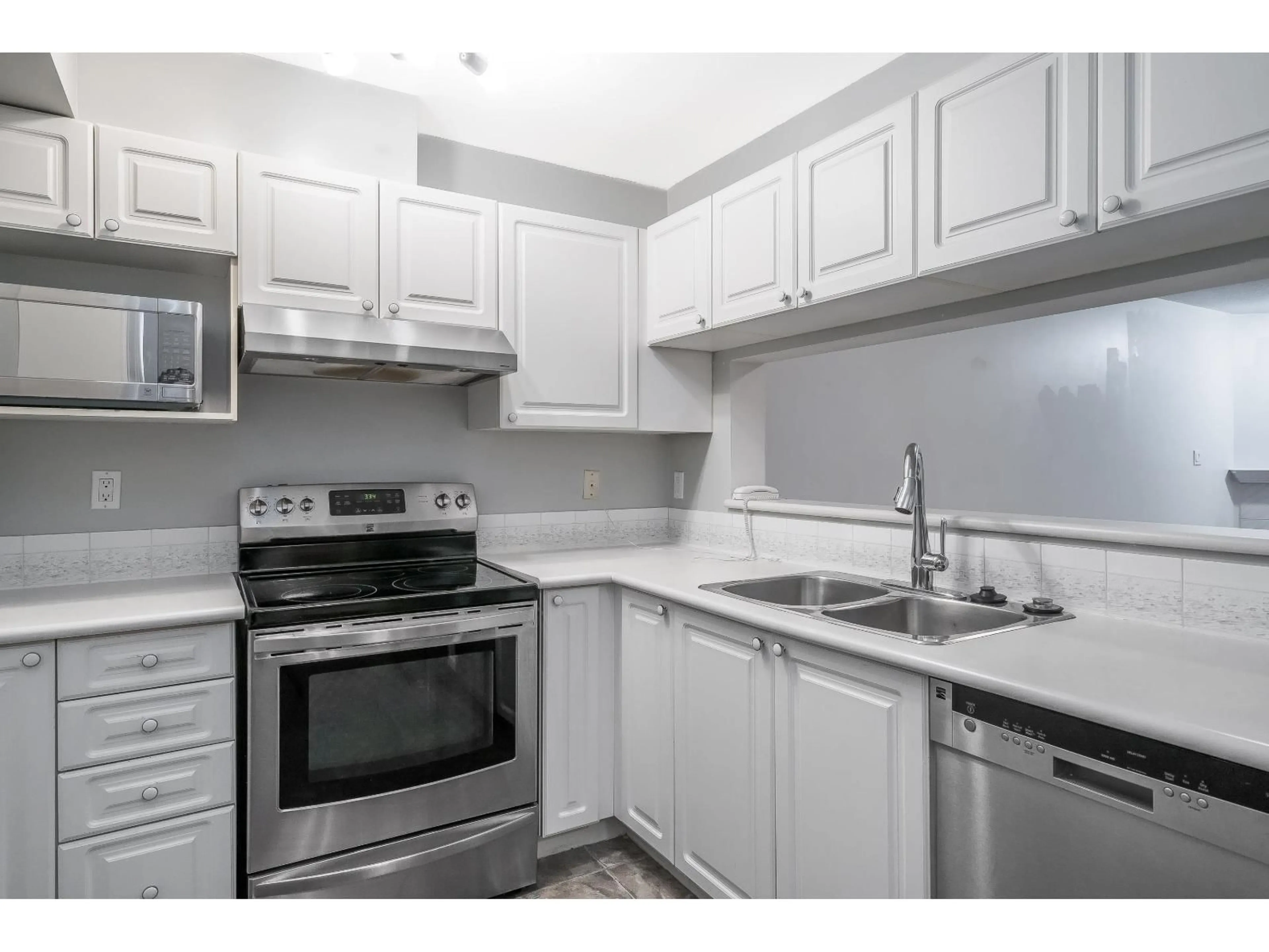 Standard kitchen, unknown for 307 - 16137 83 AVENUE, Surrey British Columbia V4N0N1