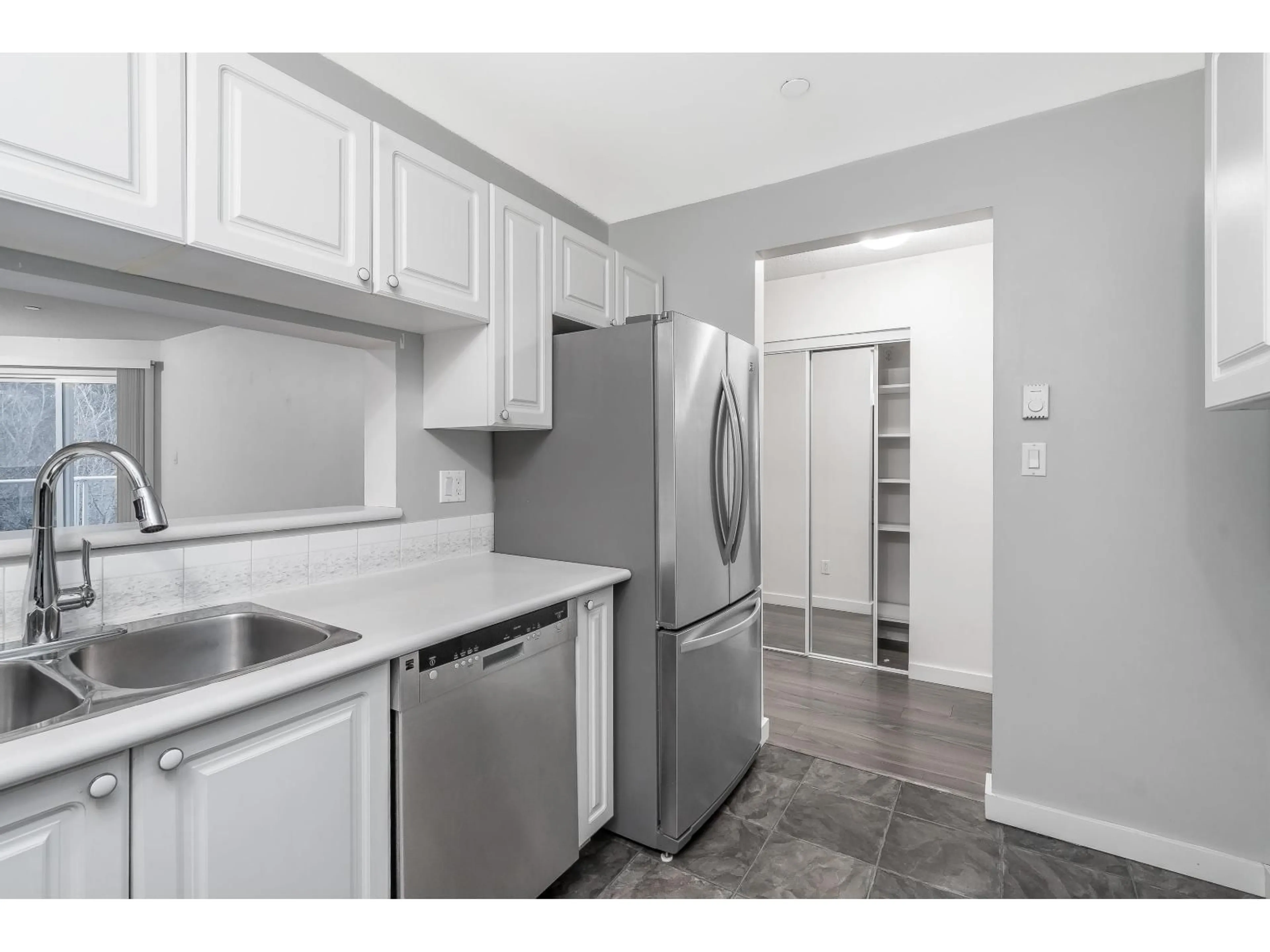 Standard kitchen, unknown for 307 - 16137 83 AVENUE, Surrey British Columbia V4N0N1