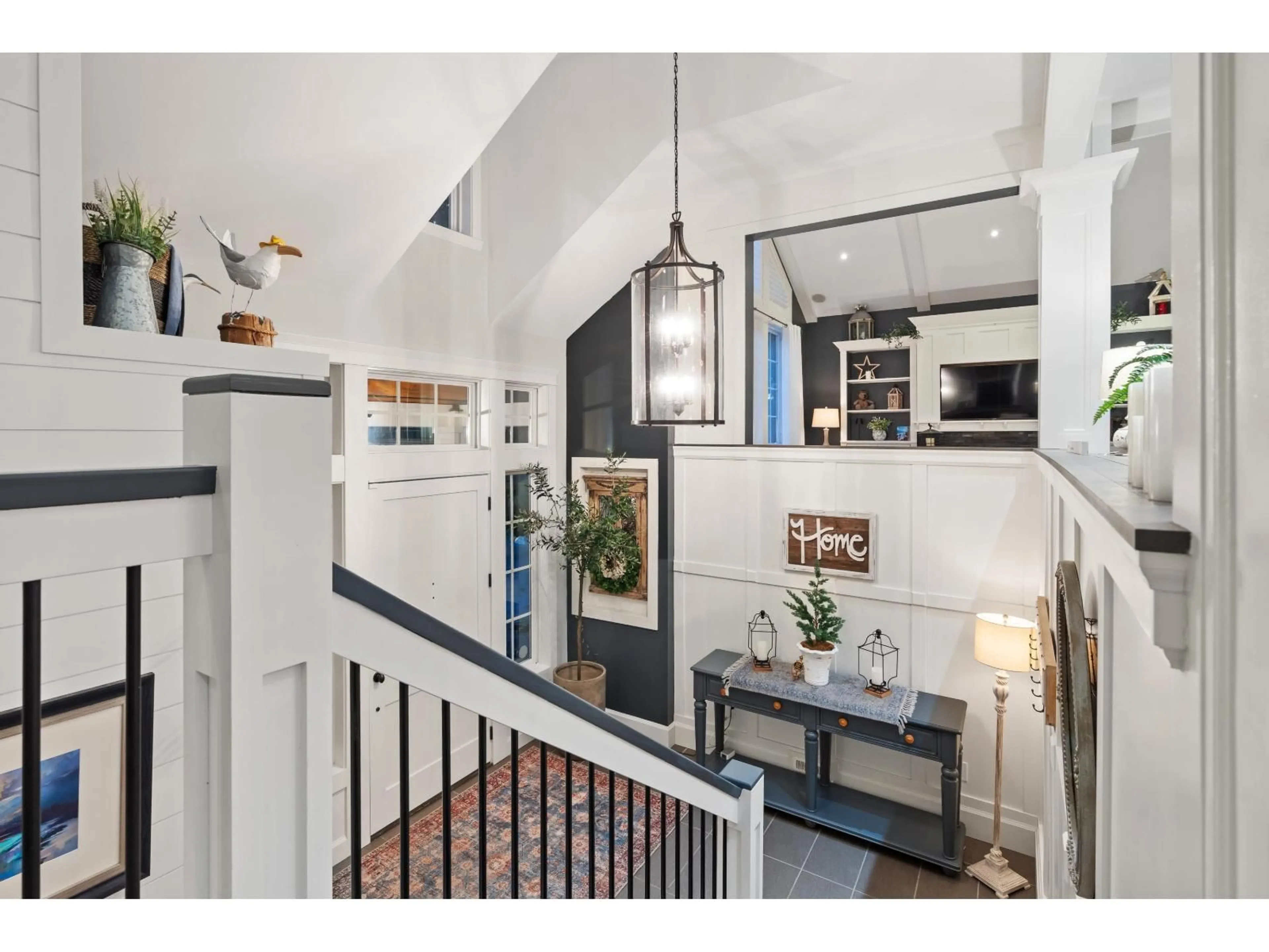 Indoor entryway for 2608 CEDAR DRIVE, Surrey British Columbia V4A3K6