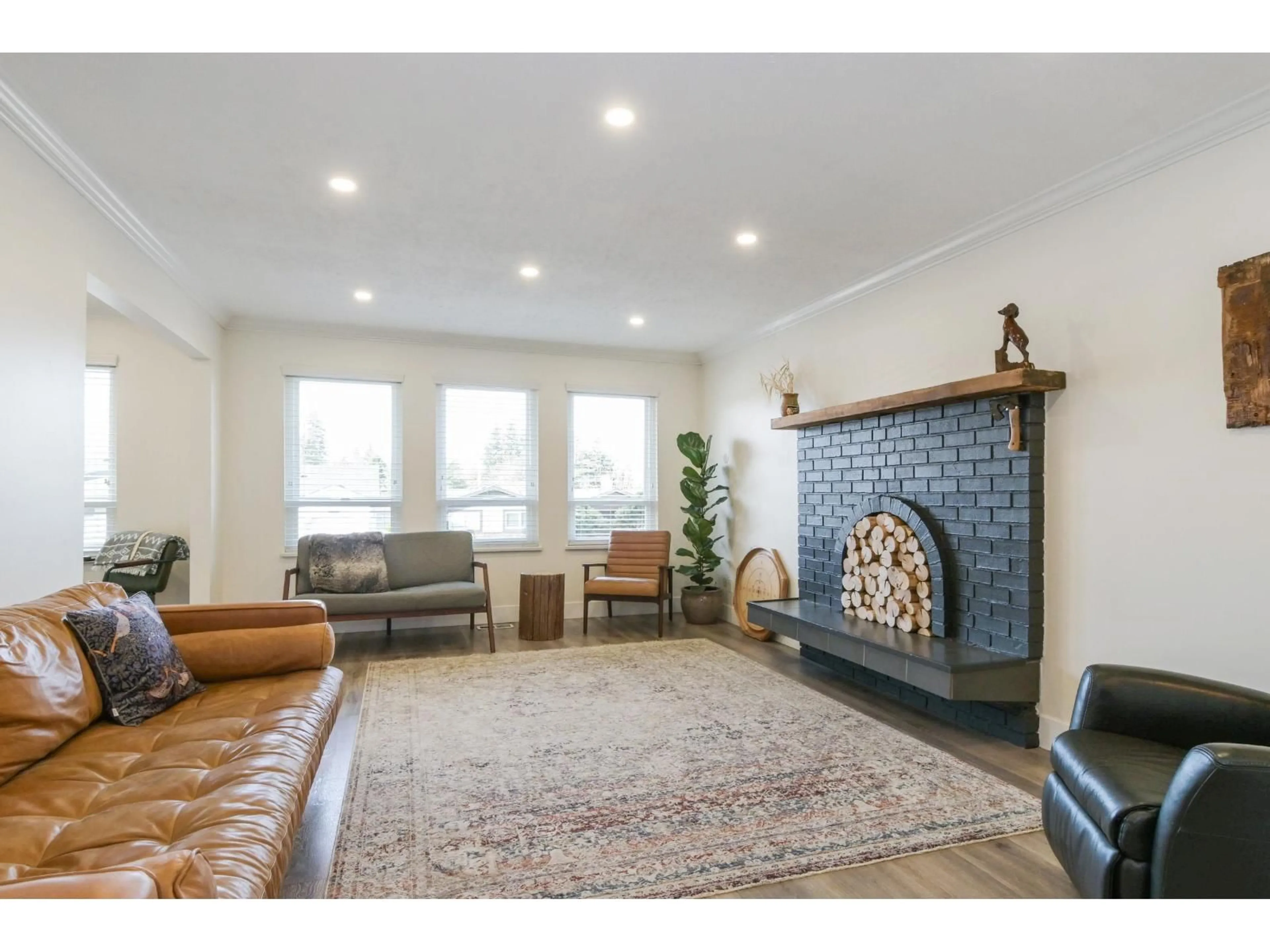 Living room with furniture, unknown for 3674 NICOMEN PLACE, Abbotsford British Columbia V3G1J1