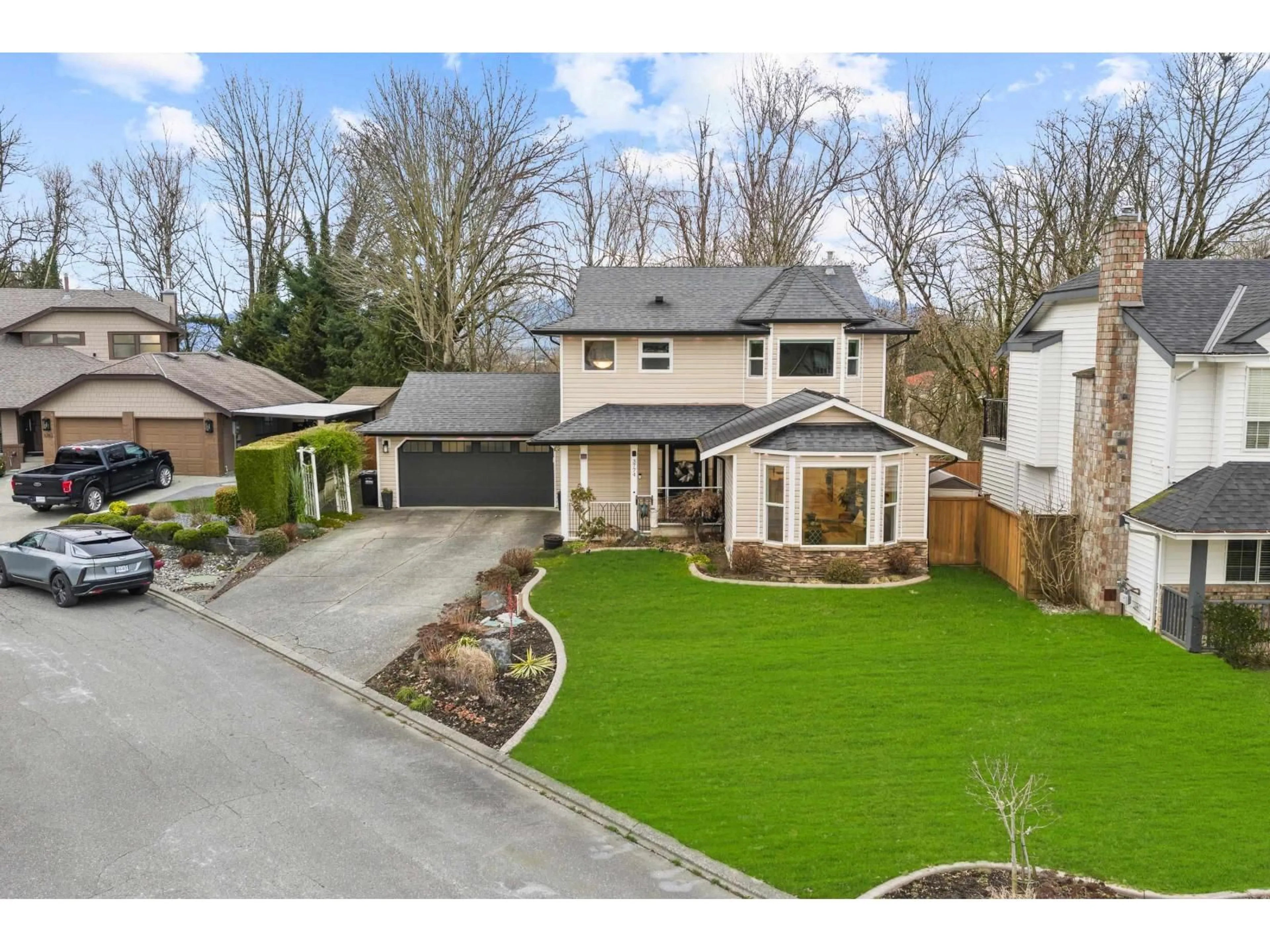 A pic from outside/outdoor area/front of a property/back of a property/a pic from drone, street for 3774 QUALICUM CLOSE, Abbotsford British Columbia V2T5A5