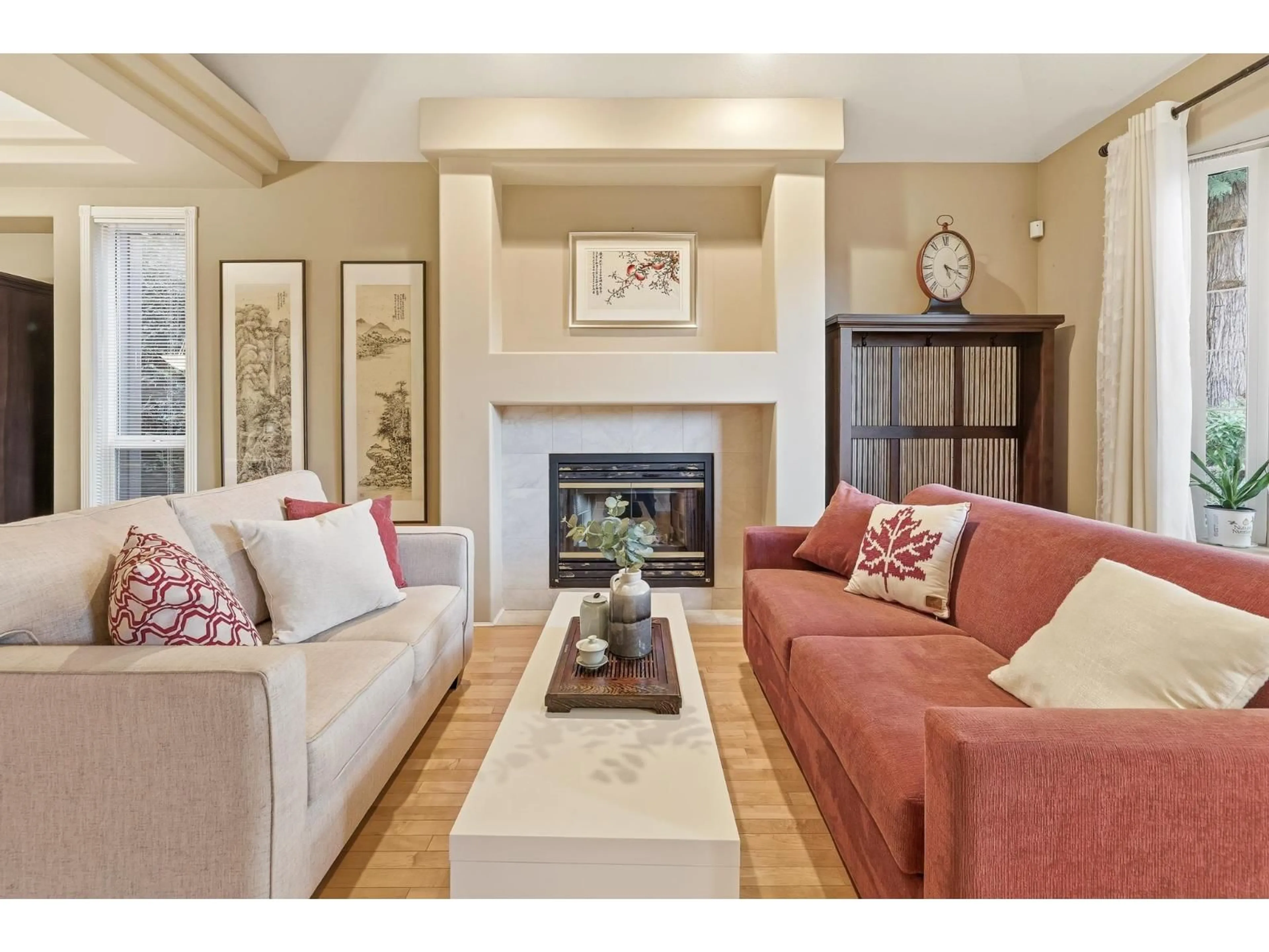 Living room with furniture, unknown for 3528 CANTERBURY DRIVE, Surrey British Columbia V3Z0G8