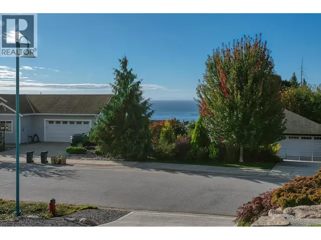 6252 ORACLE ROAD, Sechelt 3