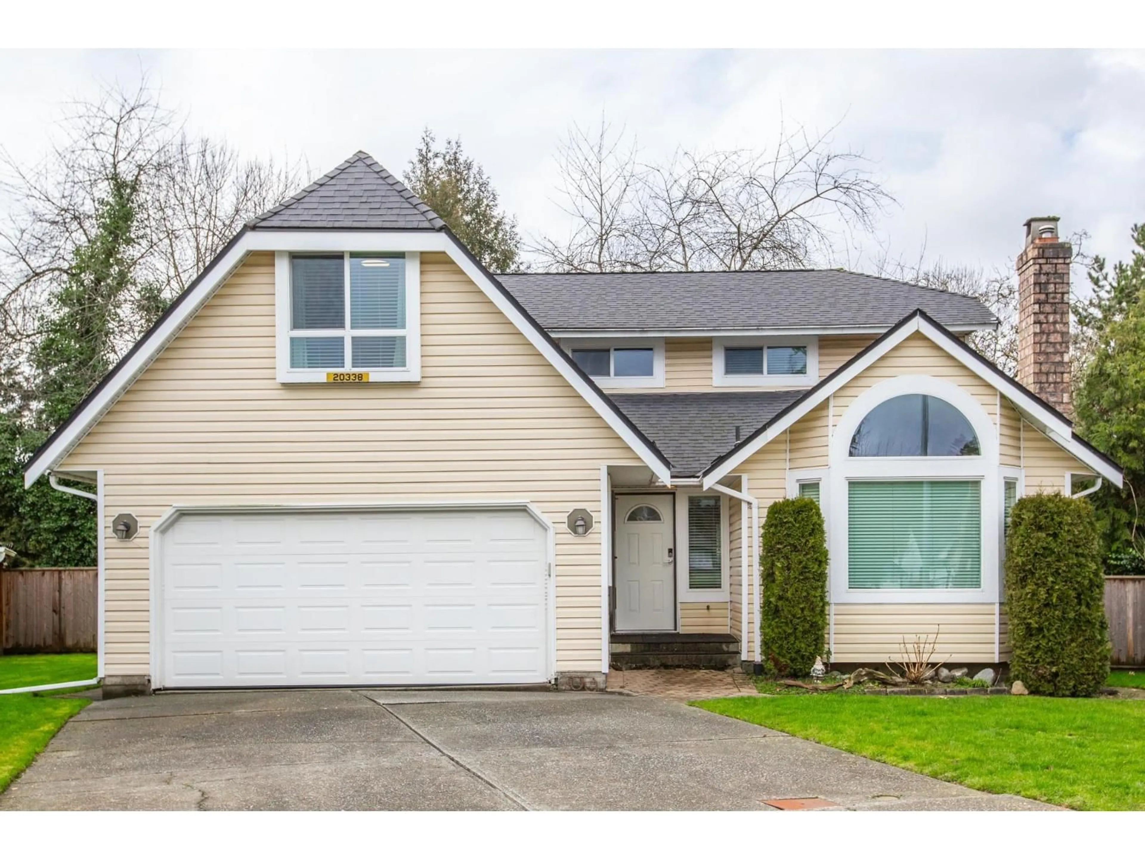 Home with vinyl exterior material, street for 20338 90 AVENUE, Langley British Columbia V1M1Y6