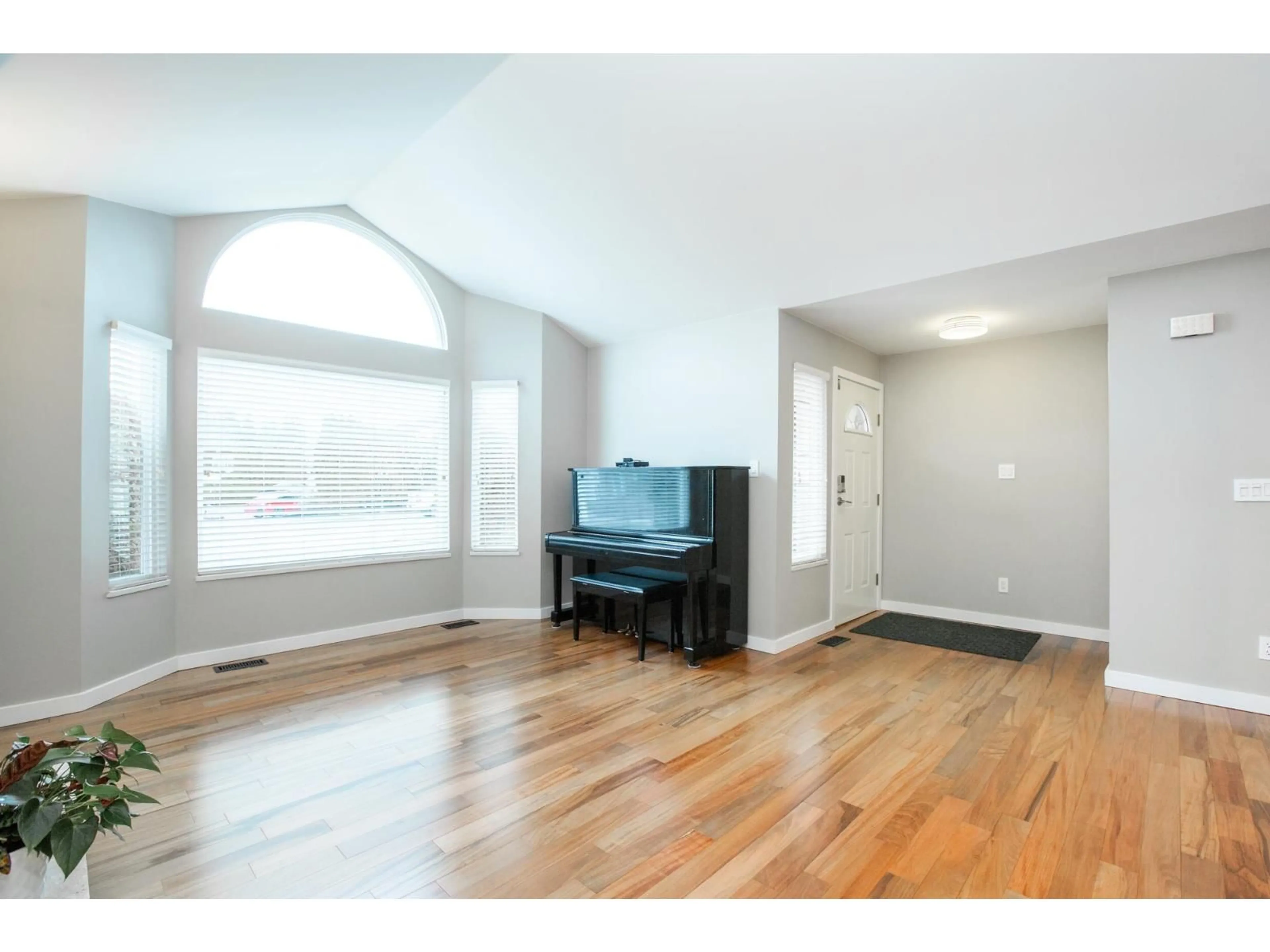 Unknown for 20338 90 AVENUE, Langley British Columbia V1M1Y6