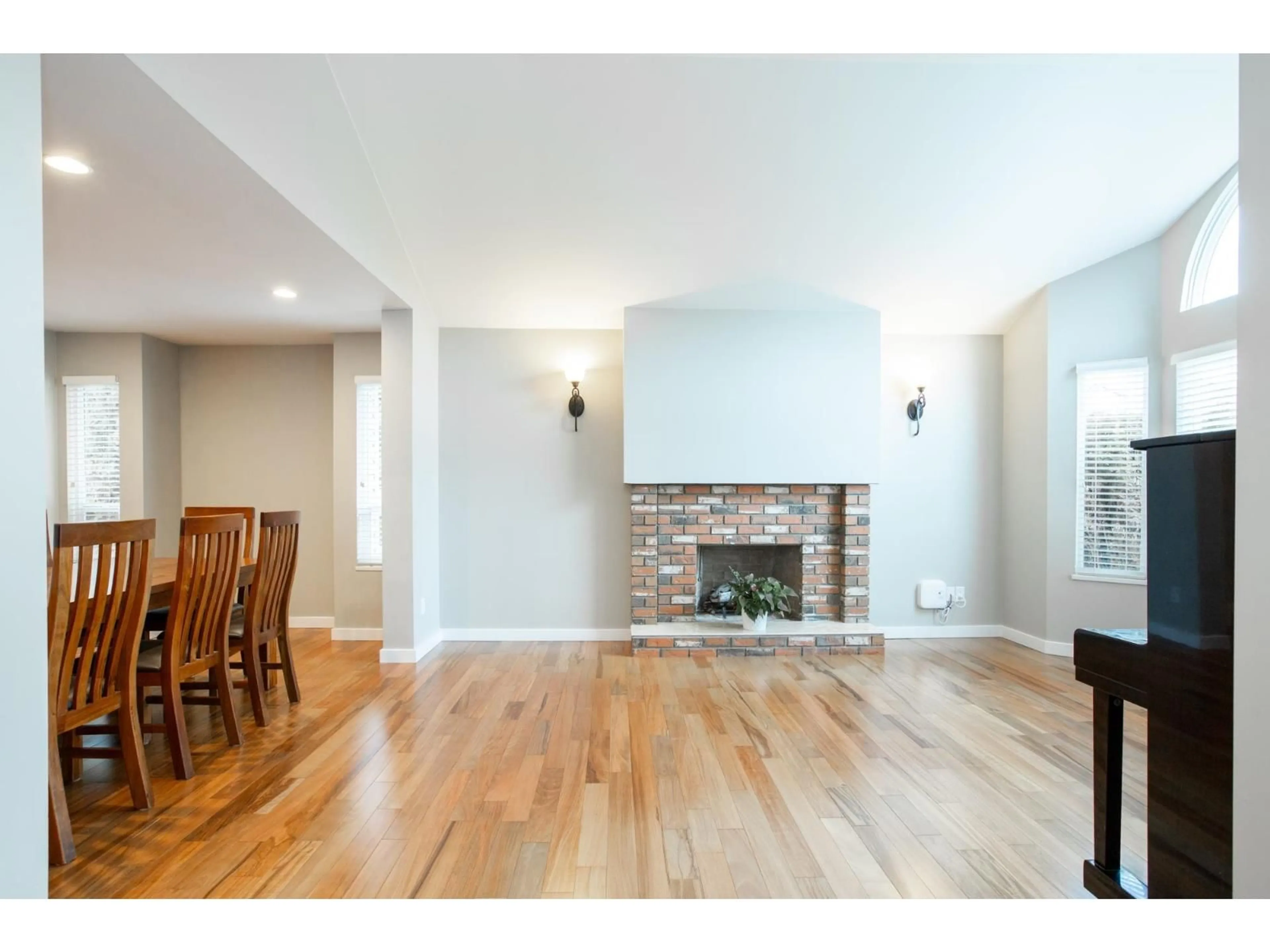 Unknown for 20338 90 AVENUE, Langley British Columbia V1M1Y6