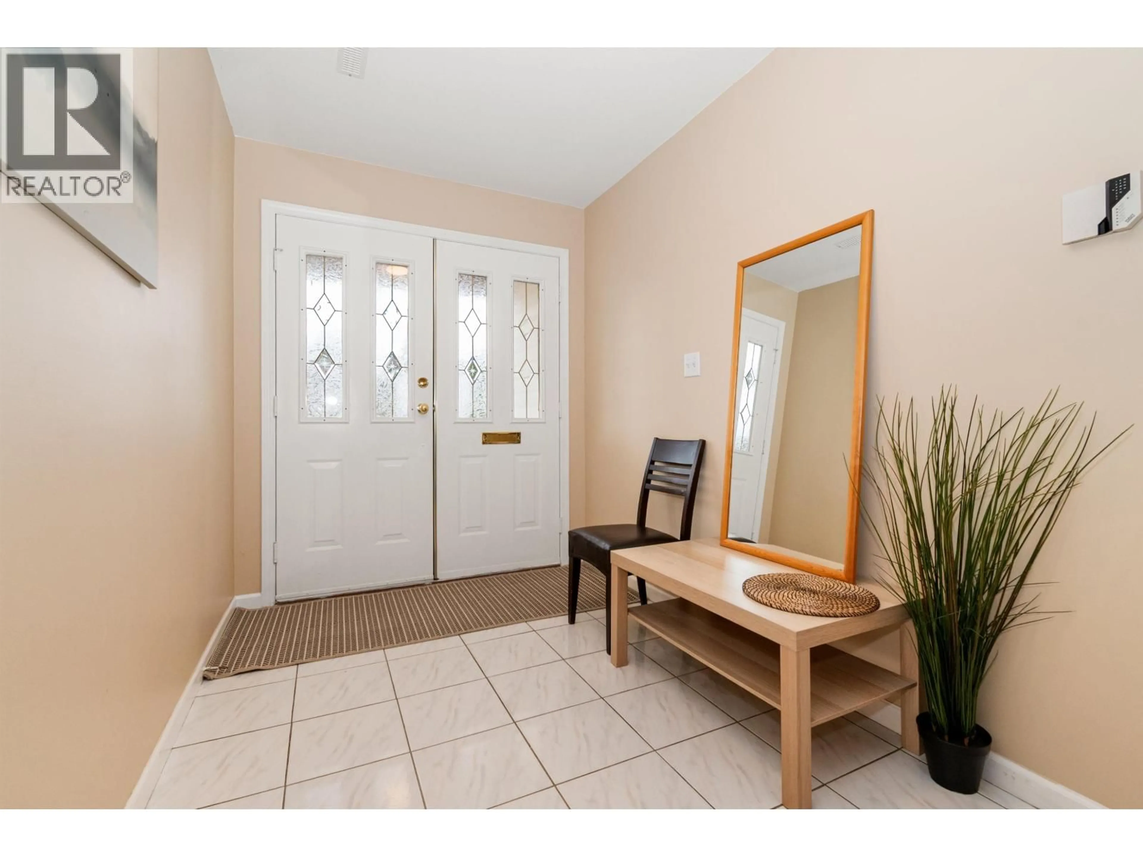 Indoor entryway for 3268 VINCENT STREET, Port Coquitlam British Columbia V3B3T4