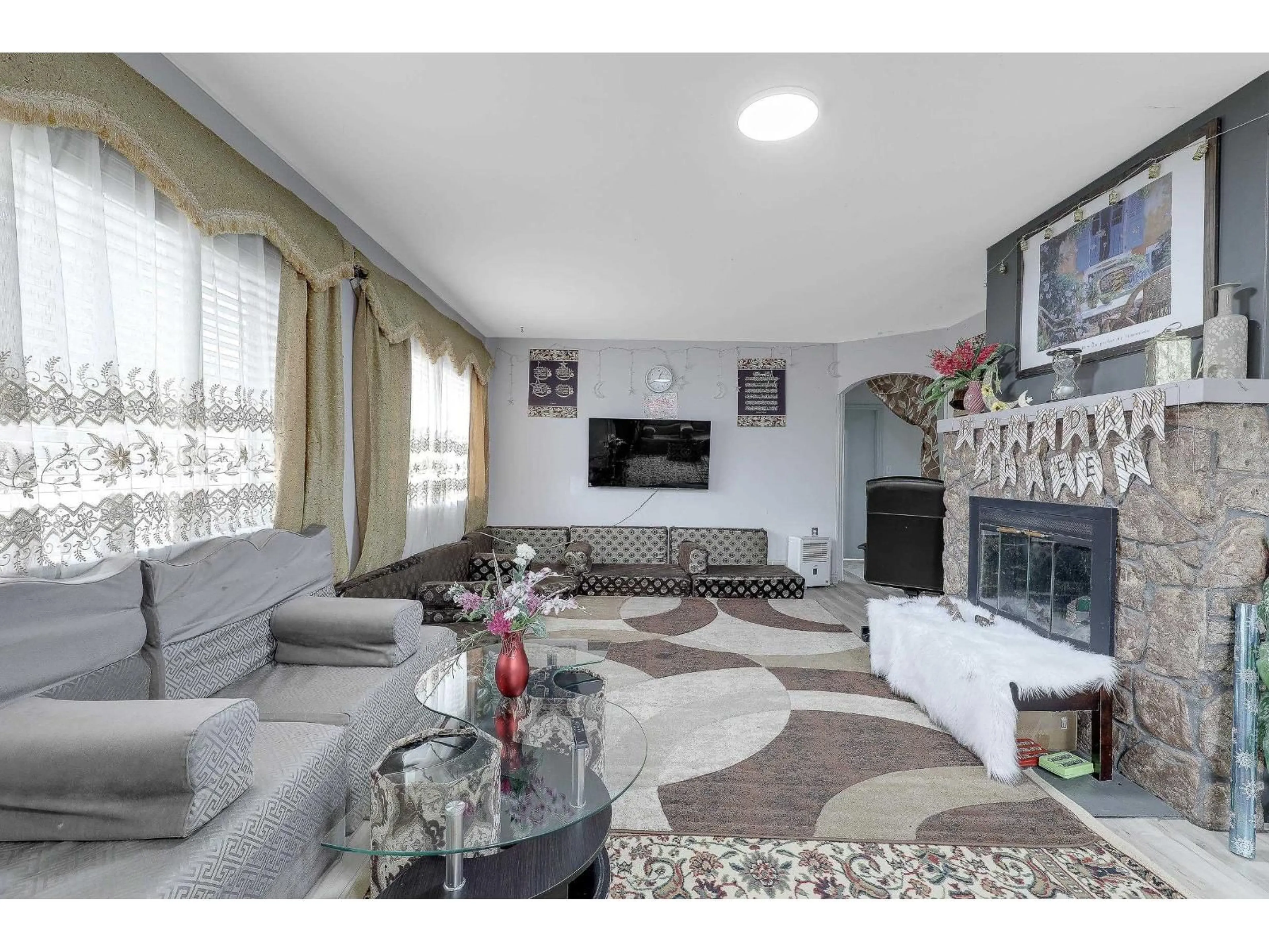 Living room with furniture, unknown for 10080 143 STREET, Surrey British Columbia V3T4S8