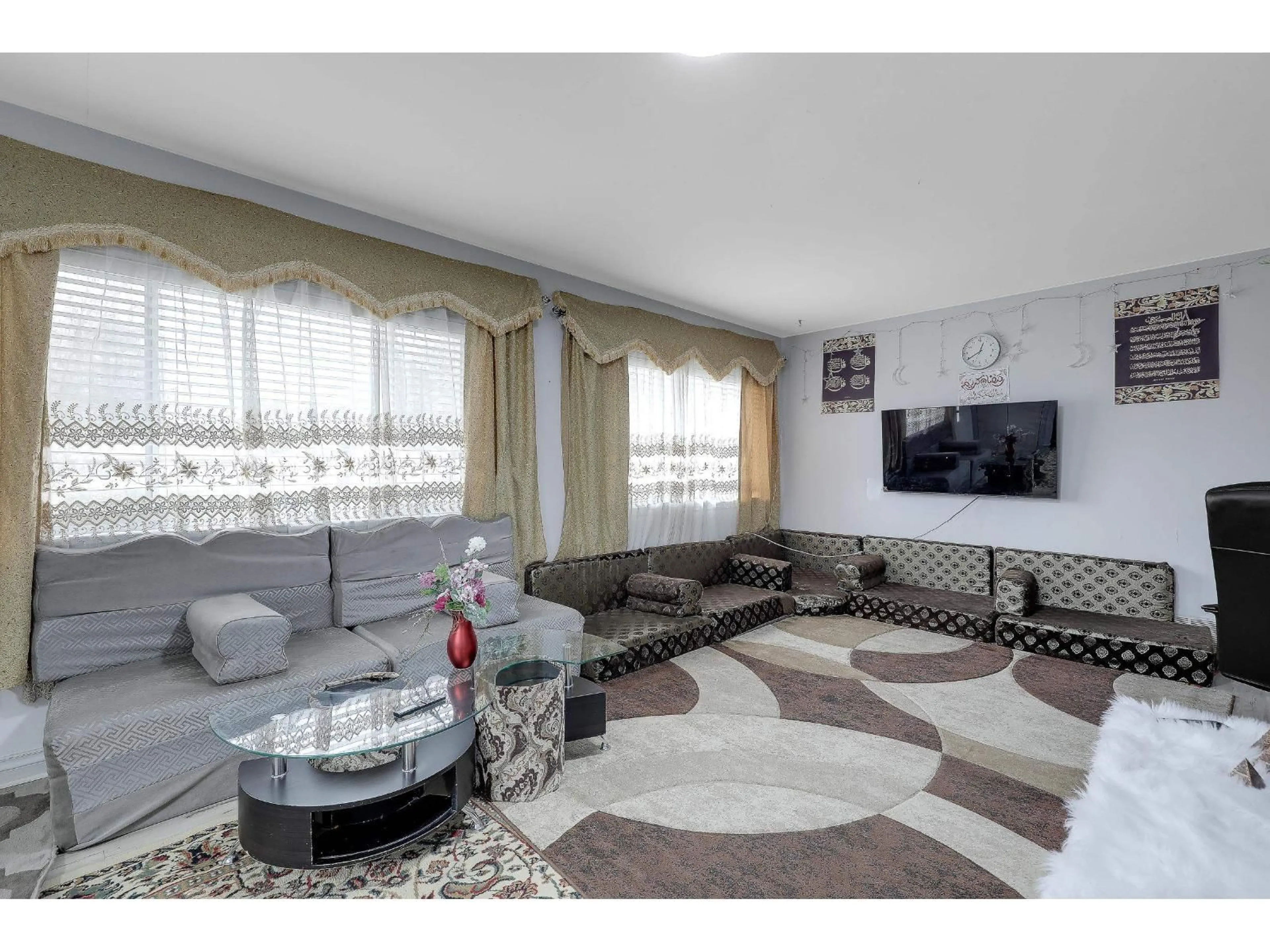 Living room with furniture, unknown for 10080 143 STREET, Surrey British Columbia V3T4S8