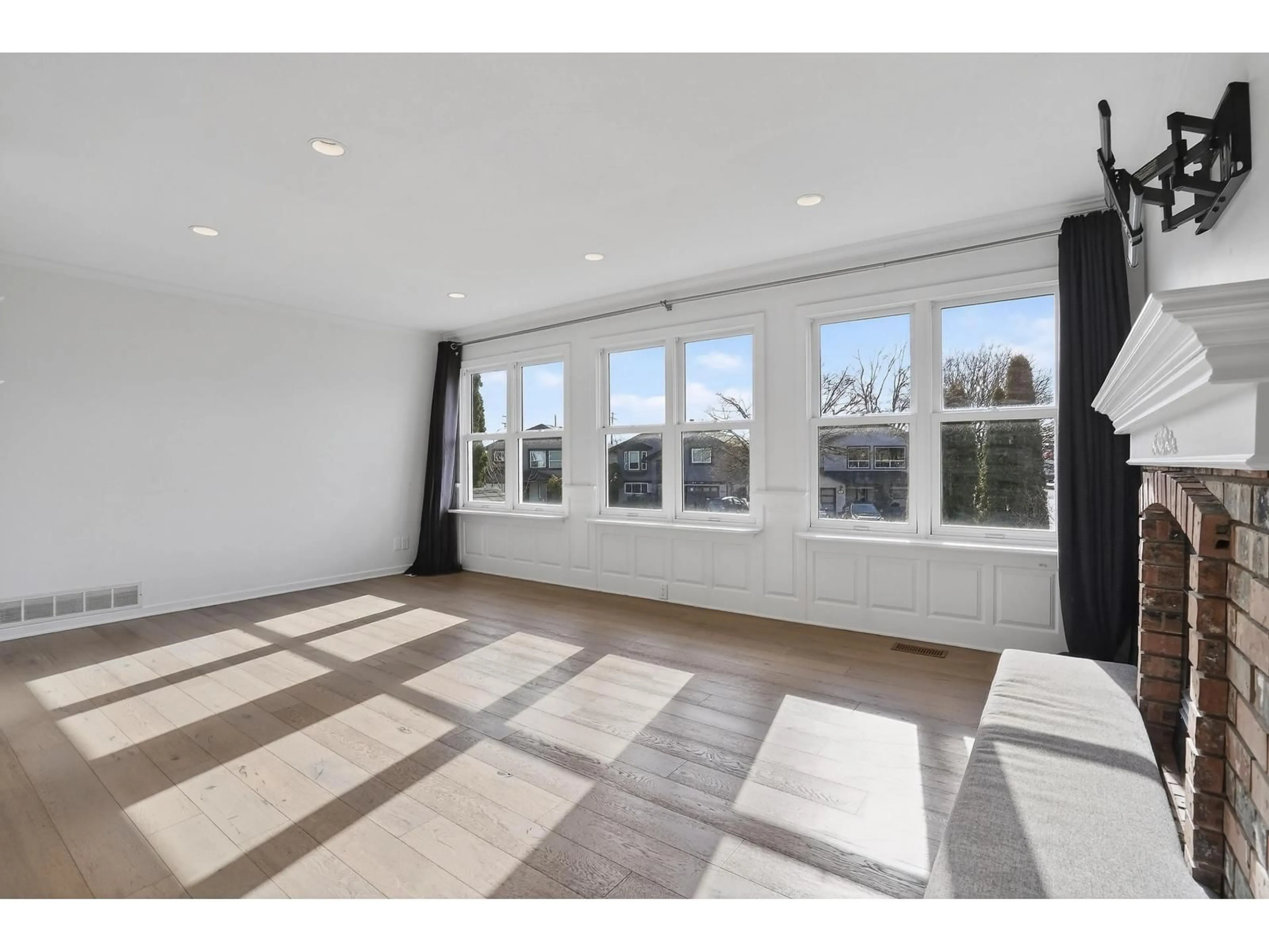 A pic of a room for 19529 60A AVENUE, Surrey British Columbia V3S7K9