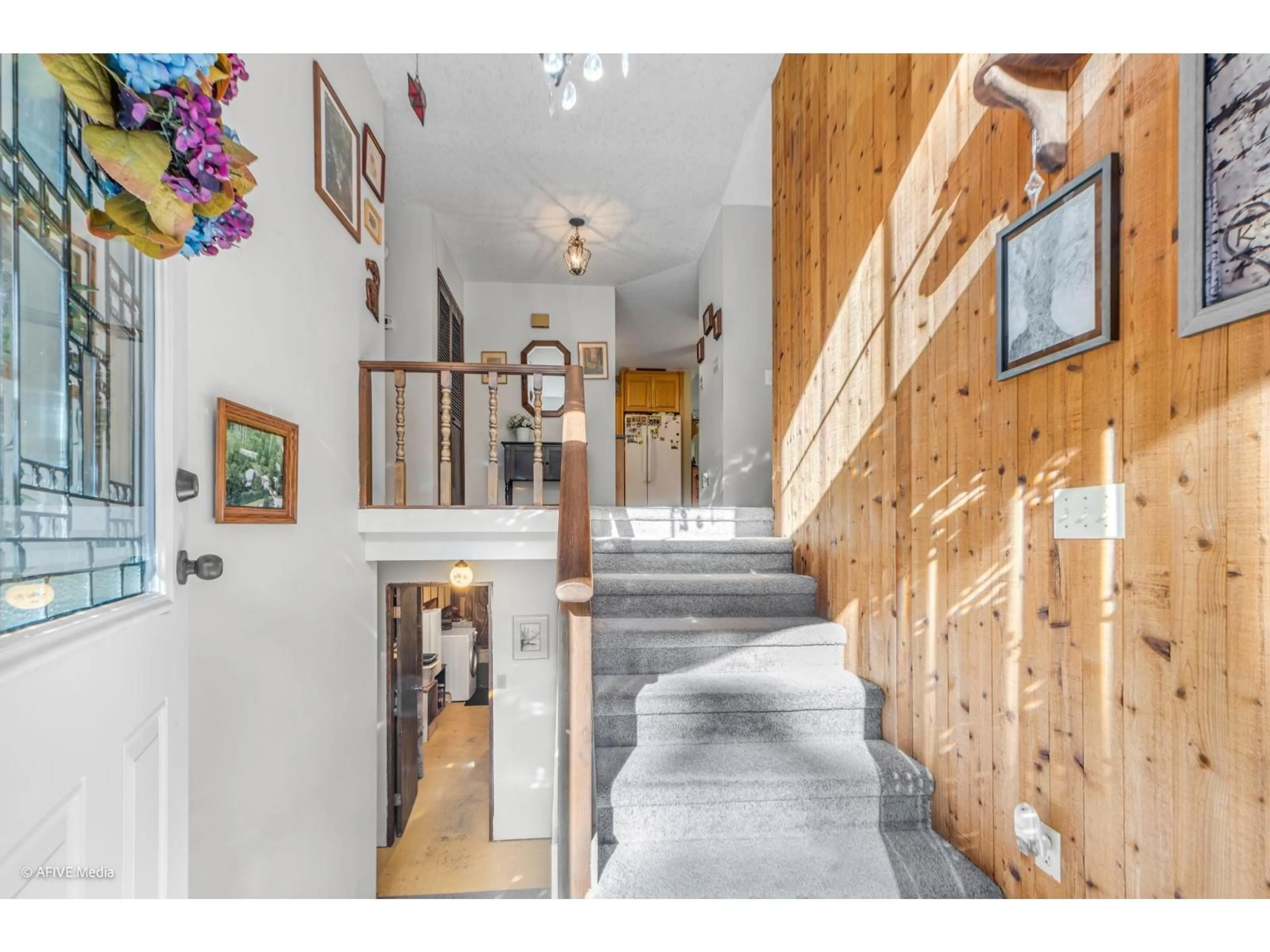 Indoor foyer for 24971 24 AVENUE, Langley British Columbia V4W1Y5