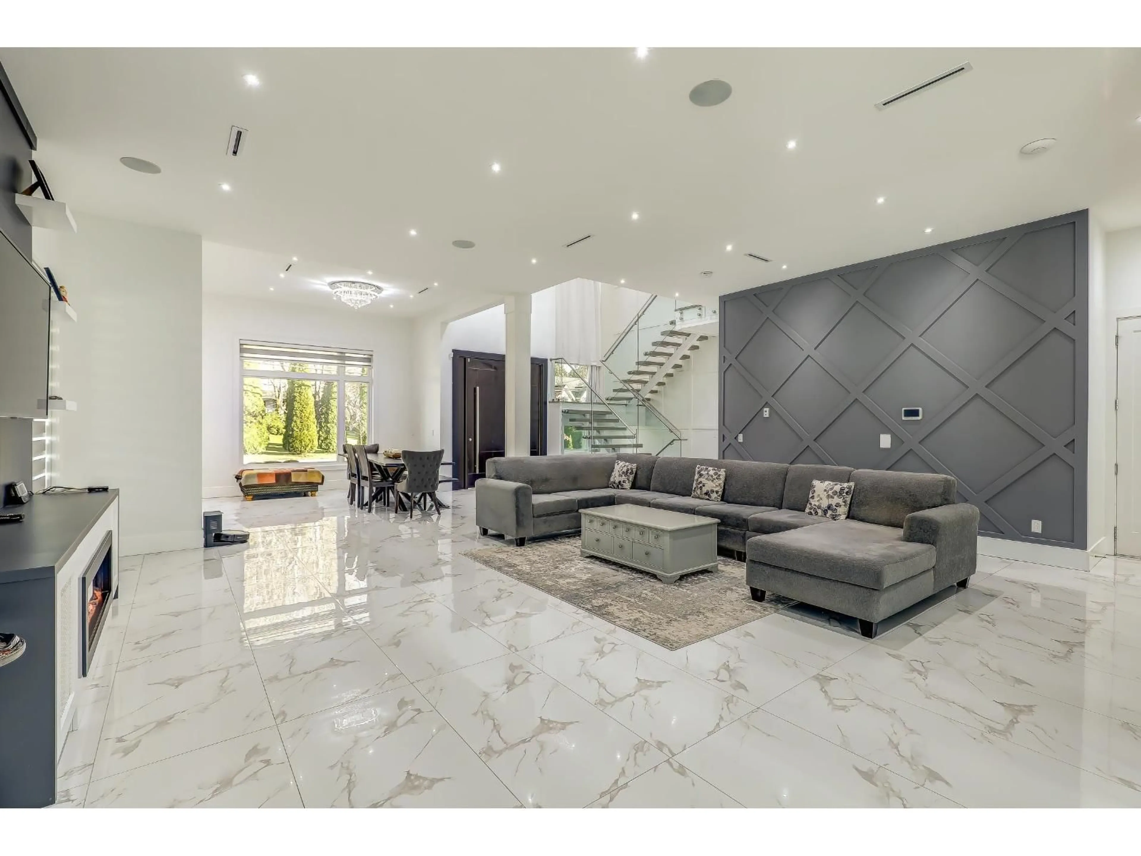 Lobby for 6149 181A STREET, Surrey British Columbia V3S4M3