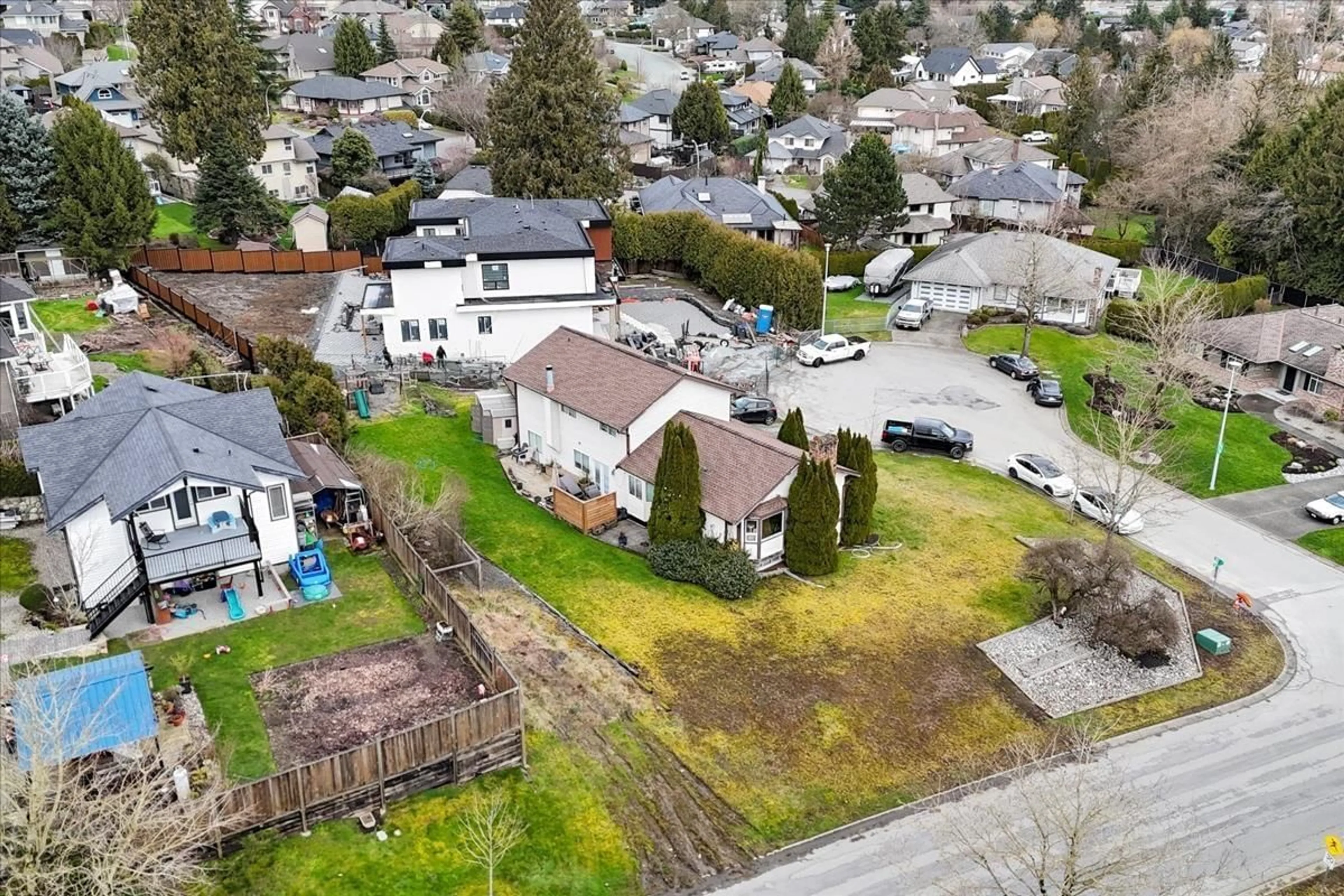 A pic from outside/outdoor area/front of a property/back of a property/a pic from drone, street for 5737 190 STREET, Surrey British Columbia V3S7M5