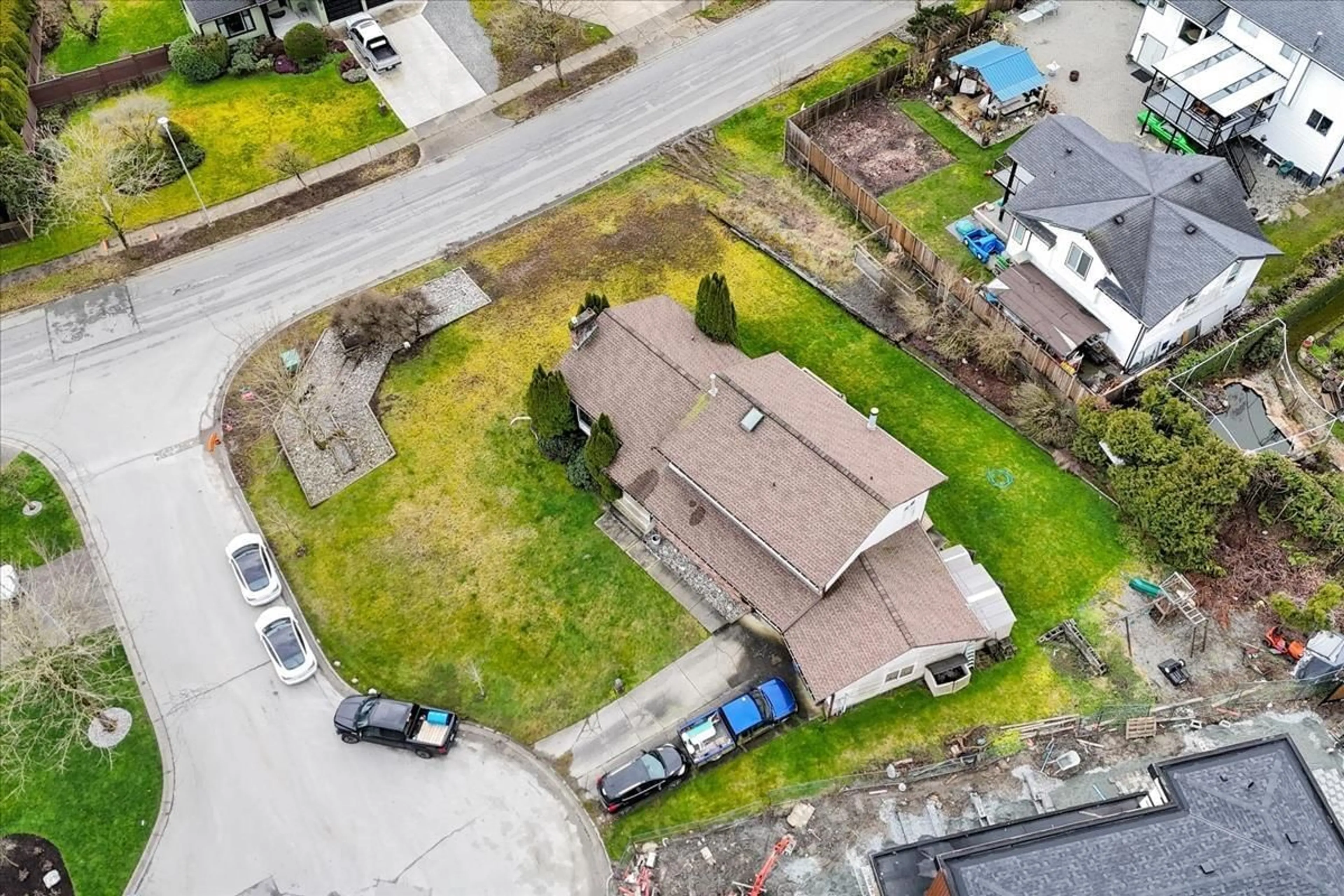 A pic from outside/outdoor area/front of a property/back of a property/a pic from drone, street for 5737 190 STREET, Surrey British Columbia V3S7M5