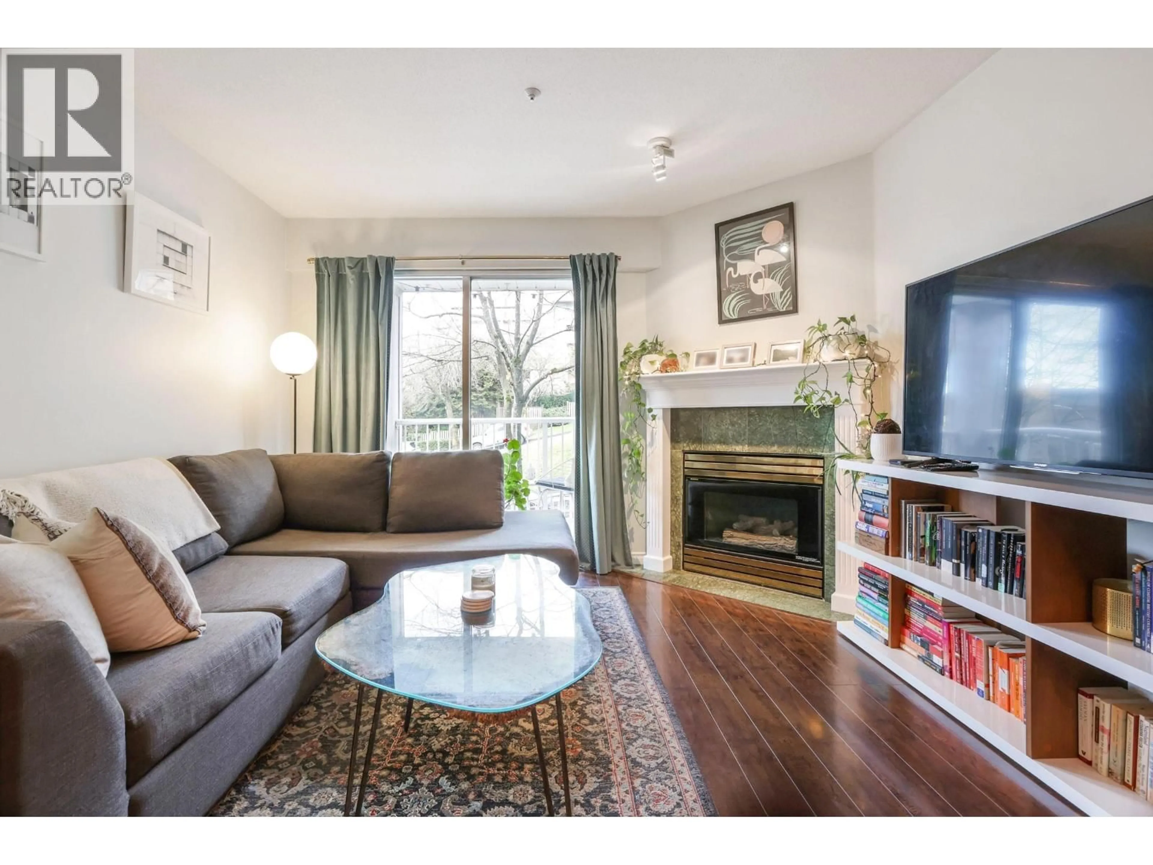 Living room with furniture, wood/laminate floor for 304 - 135 ELEVENTH STREET, New Westminster British Columbia V3M4C7