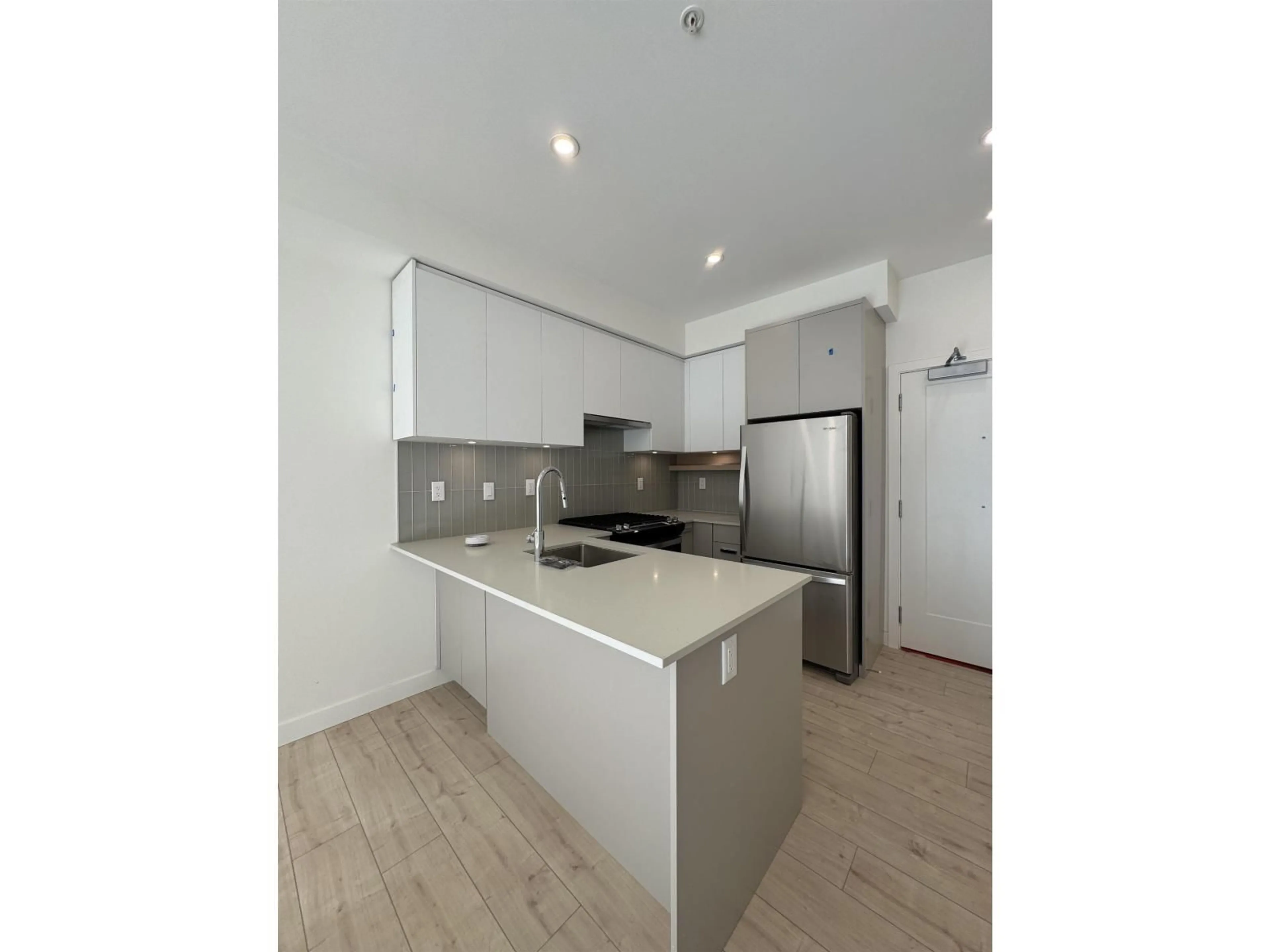 Standard kitchen, unknown for 117 - 13777 75A AVENUE, Surrey British Columbia V3W3W4