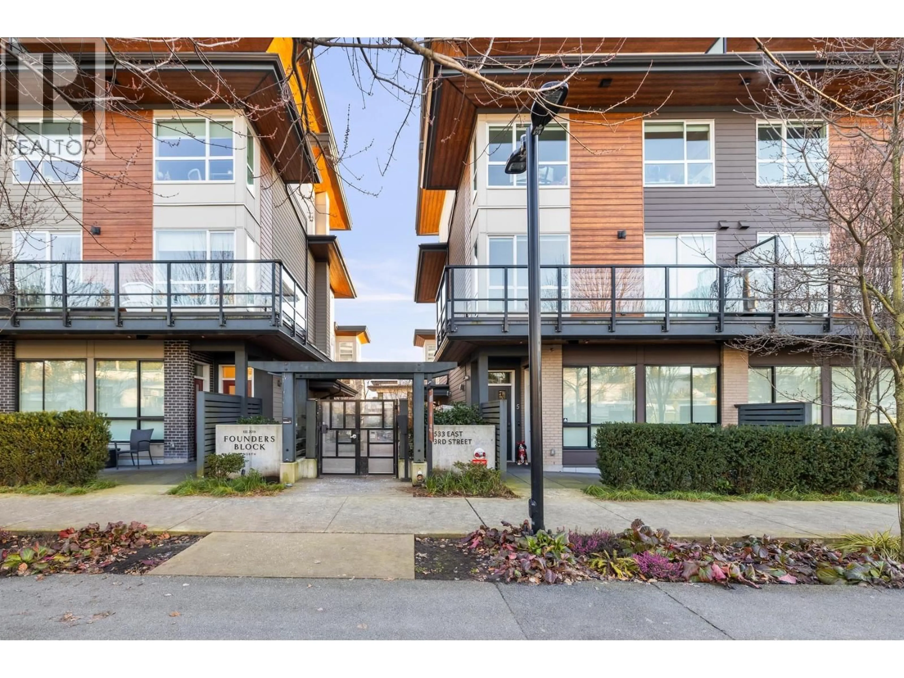 Unknown for 13 - 533 3RD STREET, North Vancouver British Columbia V7L1G4