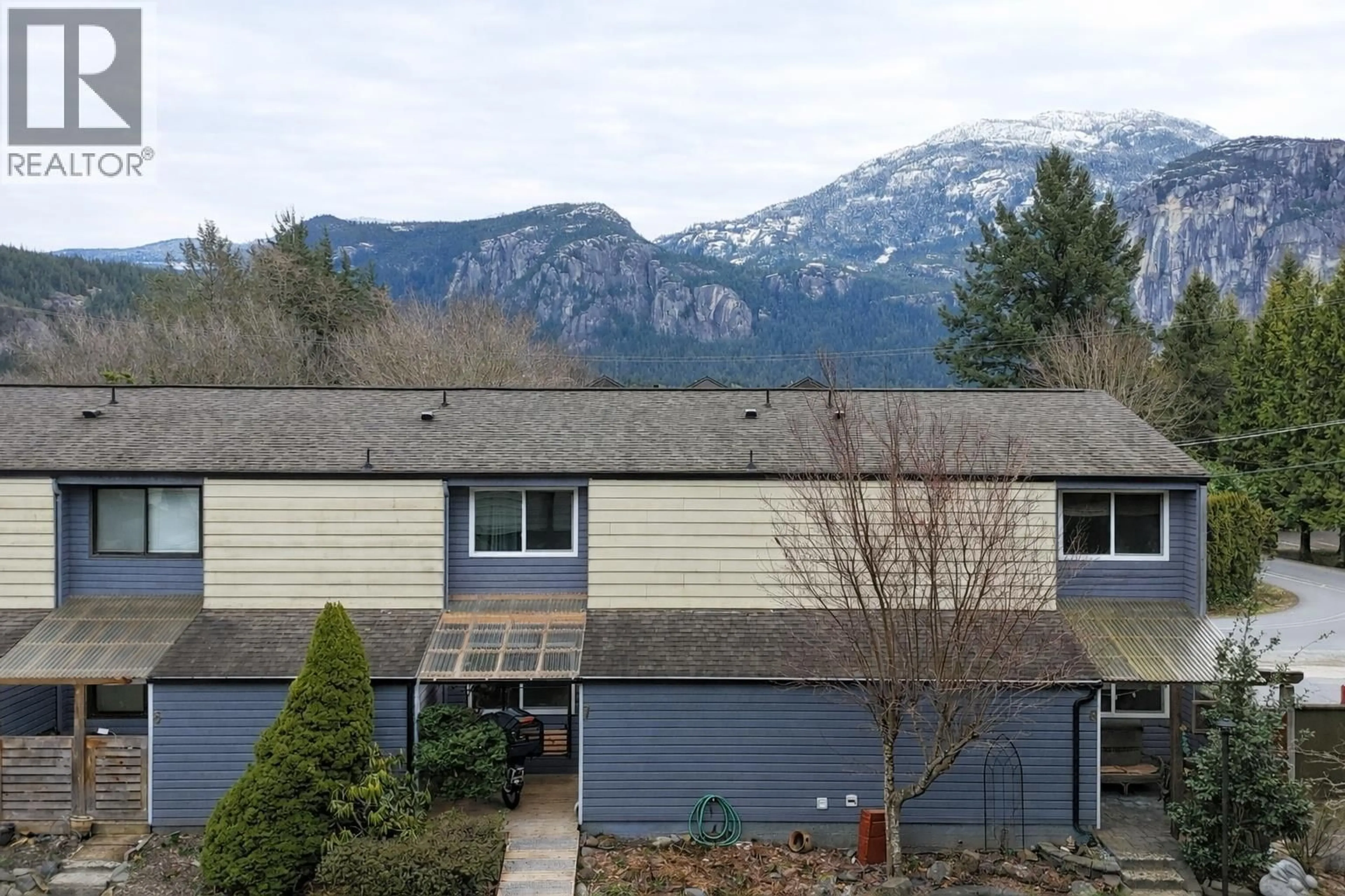 A pic from outside/outdoor area/front of a property/back of a property/a pic from drone, mountain view for 7 - 38455 WILSON CRESCENT, Squamish British Columbia V8B0B4