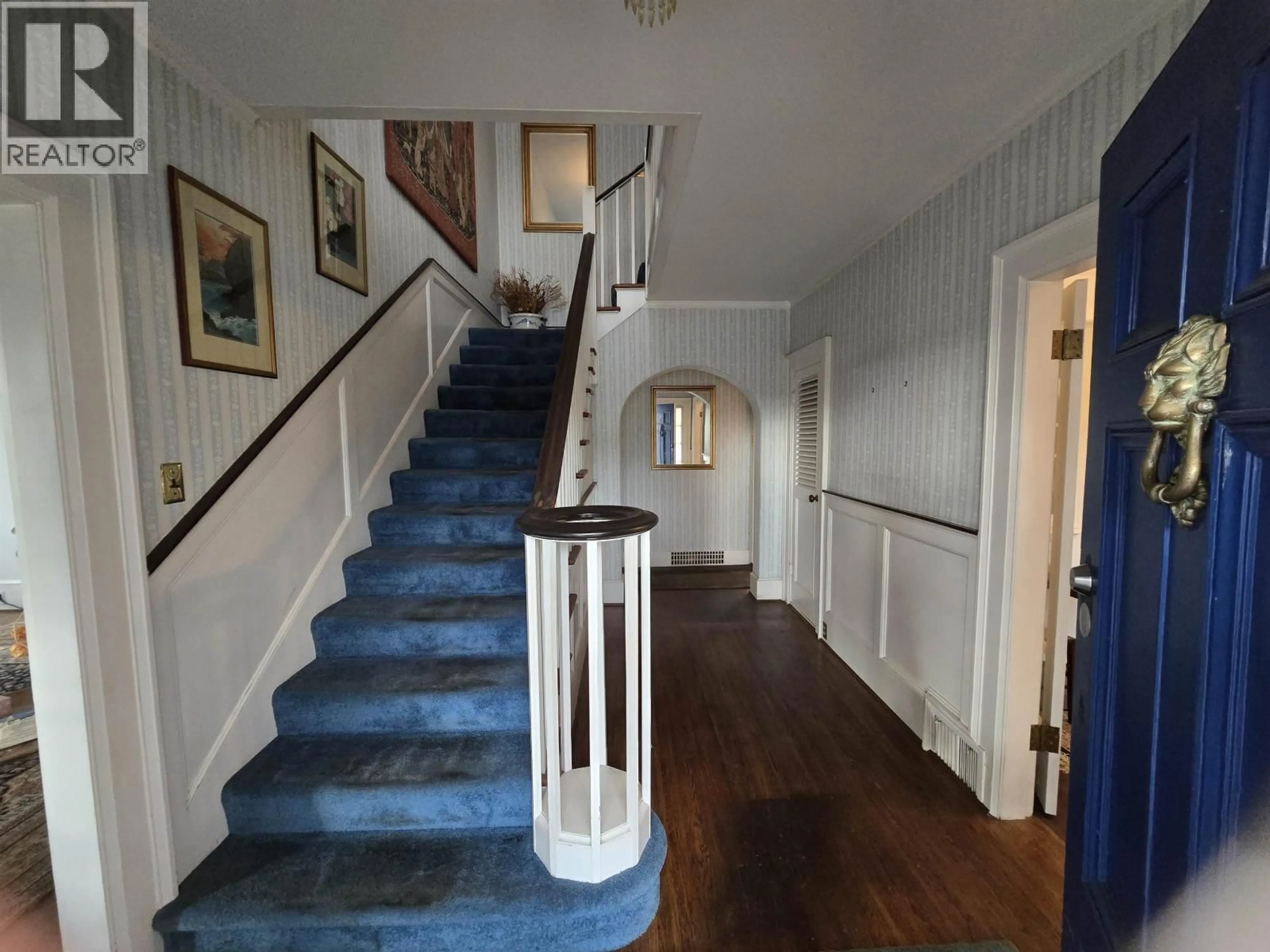 Indoor foyer for 3491 37TH AVENUE, Vancouver British Columbia V6N2V5