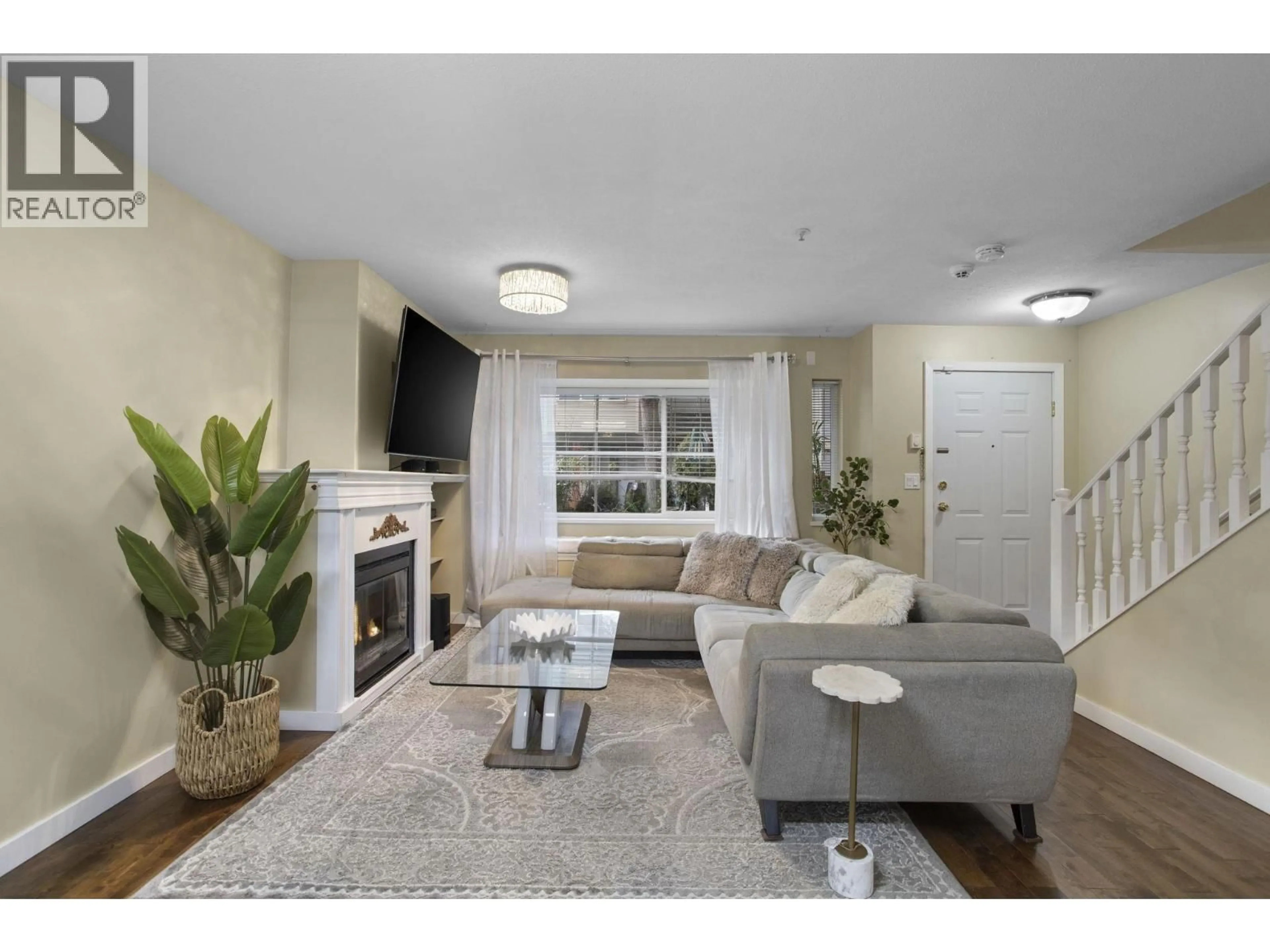 Living room with furniture, unknown for 38 - 12449 191 STREET, Pitt Meadows British Columbia V3Y2R4