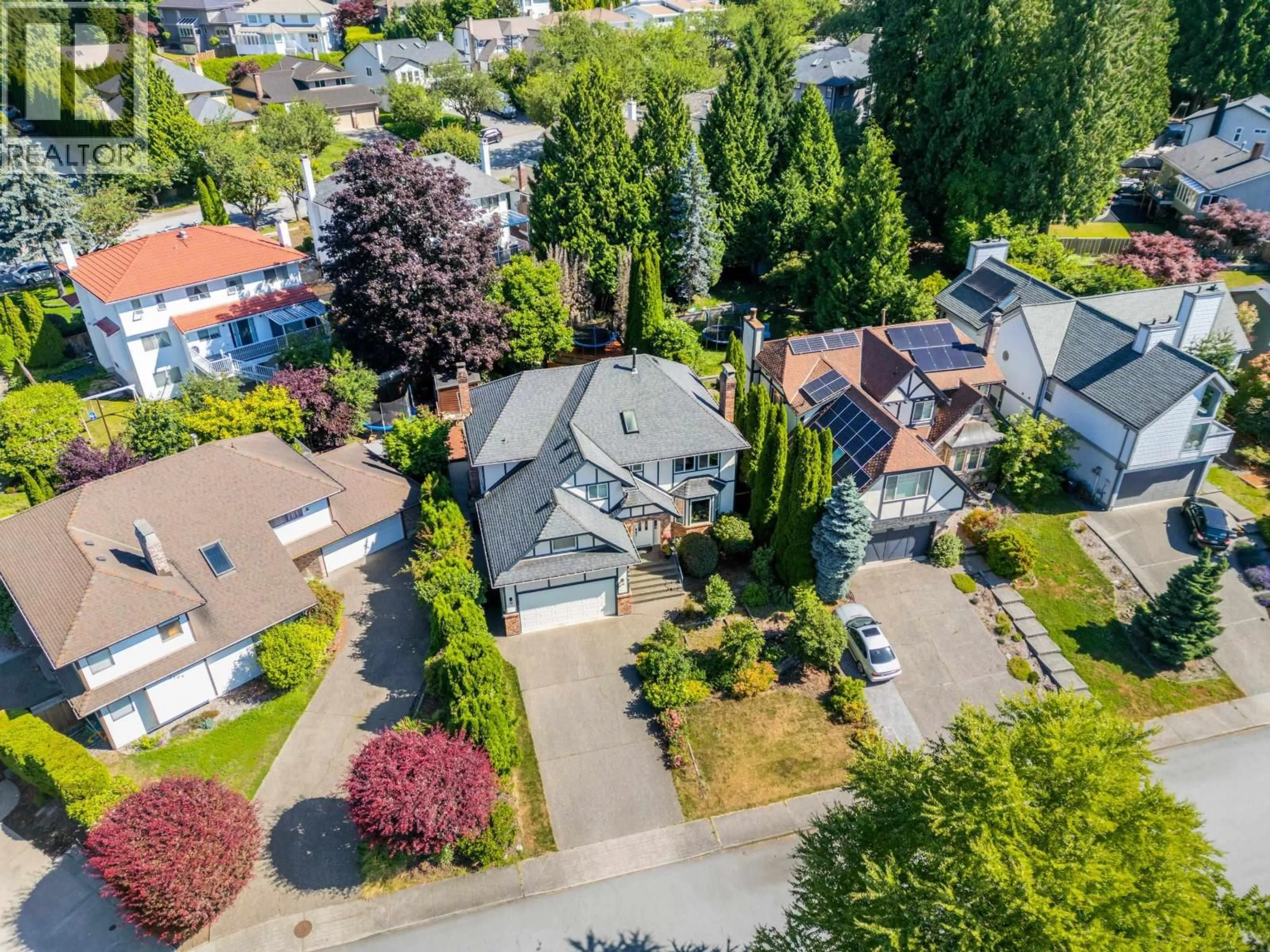 A pic from outside/outdoor area/front of a property/back of a property/a pic from drone, street for 2507 ASHURST AVENUE, Coquitlam British Columbia V3K5T5