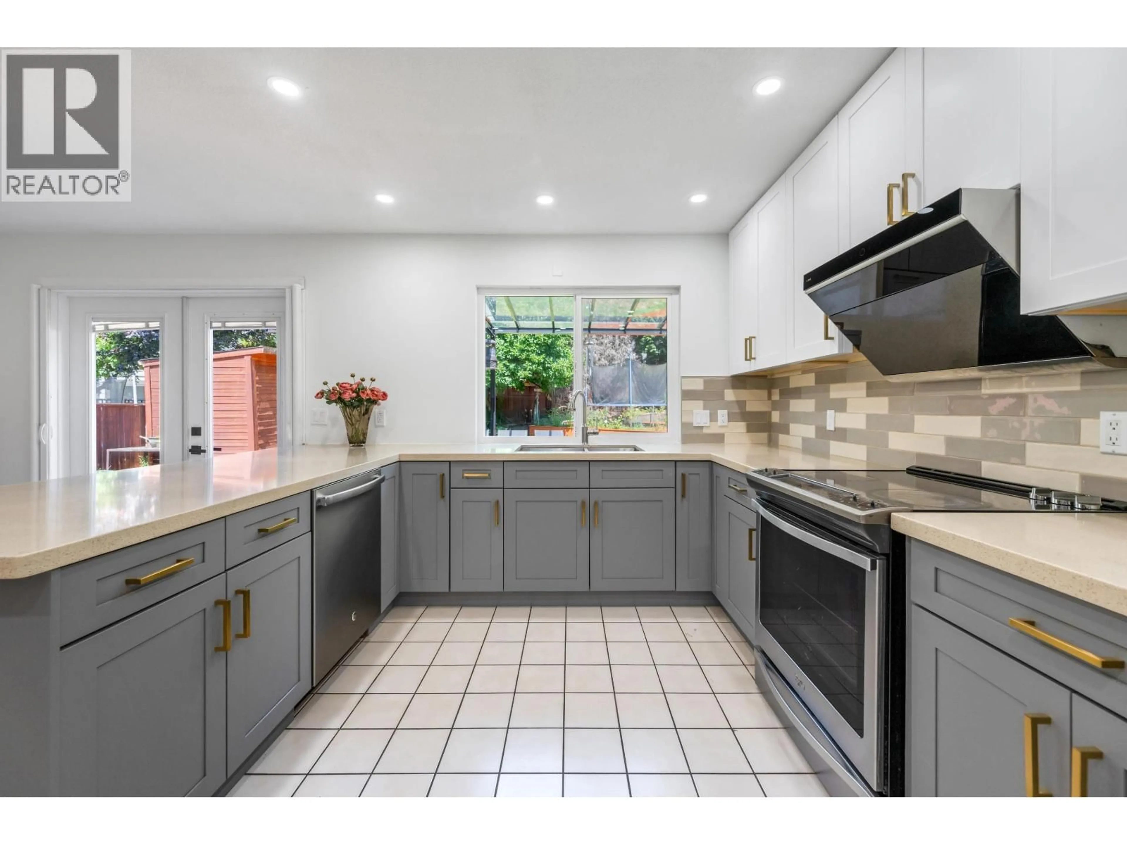 Open concept kitchen, ceramic/tile floor for 2507 ASHURST AVENUE, Coquitlam British Columbia V3K5T5