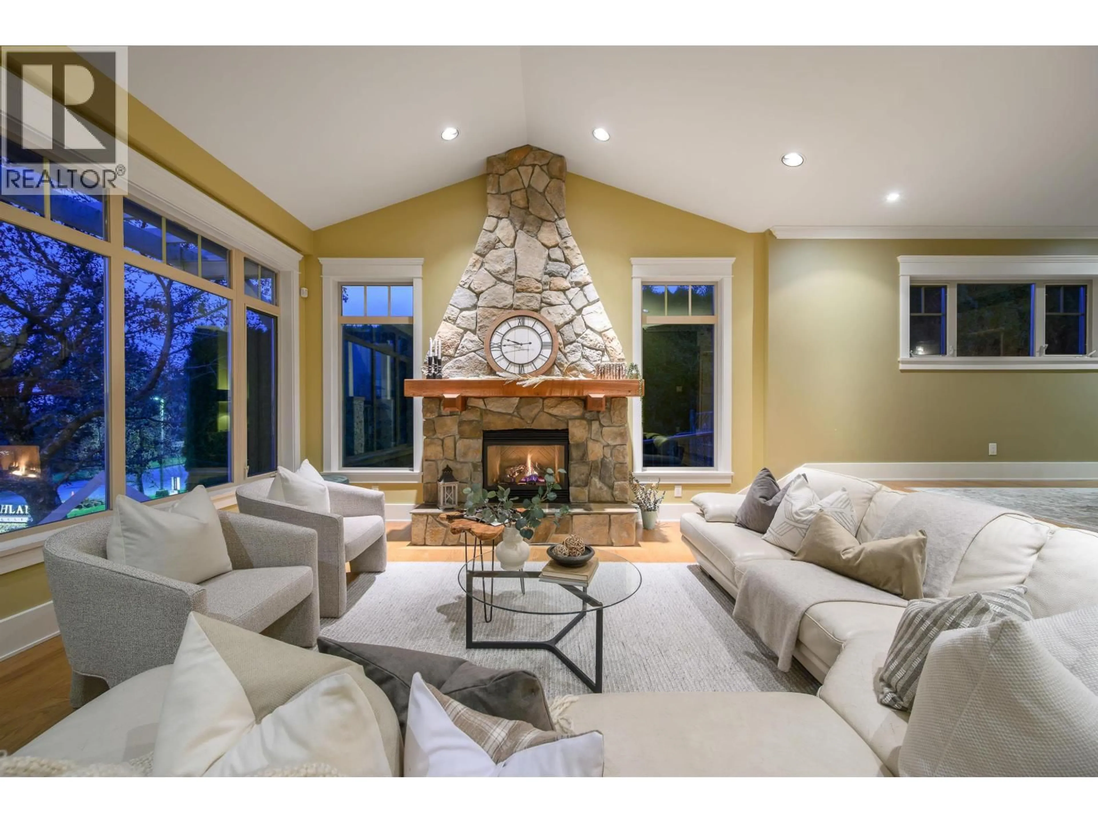 Living room with furniture, unknown for 3402 ANNE MACDONALD WAY, North Vancouver British Columbia V7G2S7