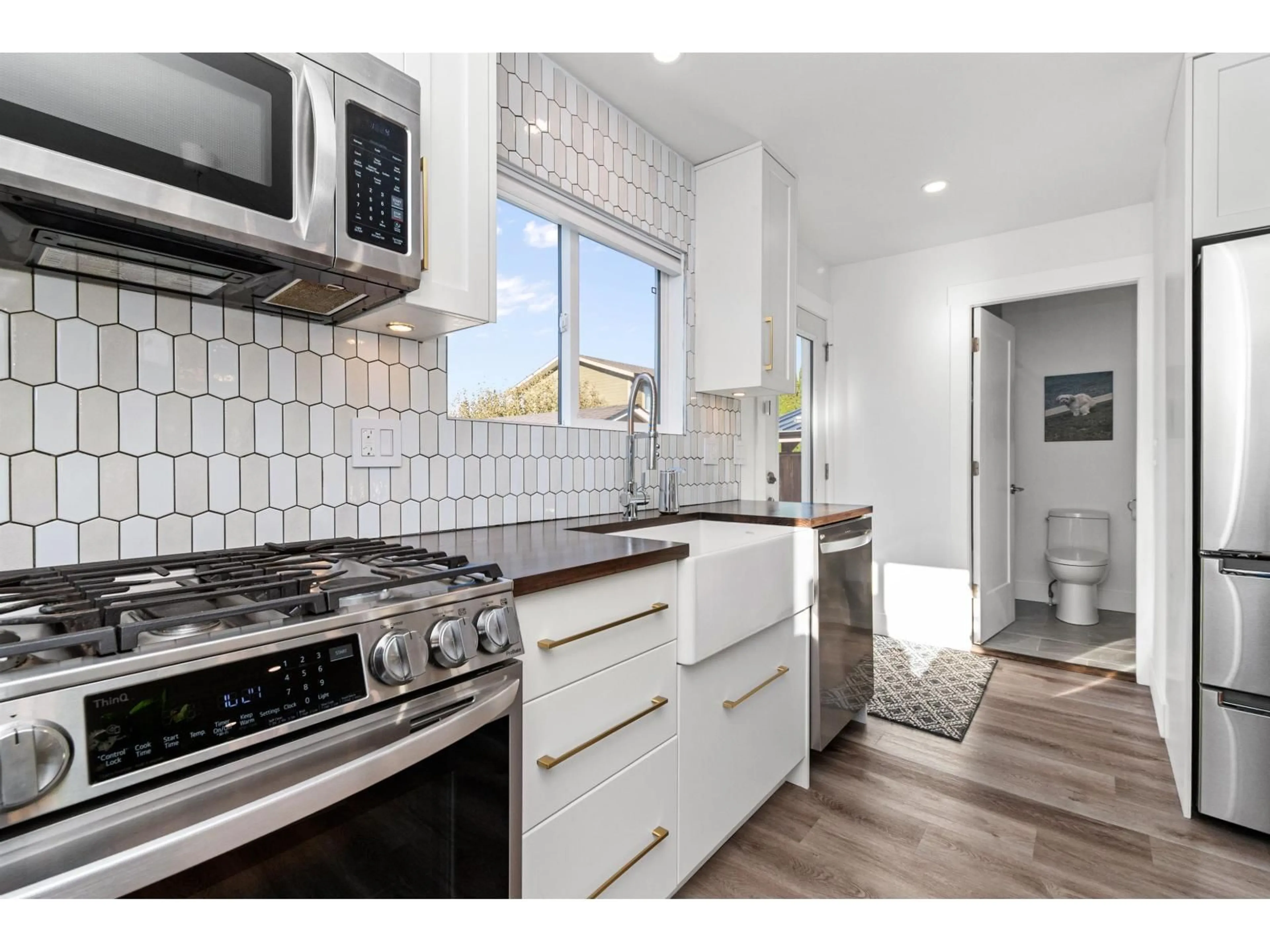 Open concept kitchen, ceramic/tile floor for 5865 CARTER ROAD, Chilliwack British Columbia V2R3K1