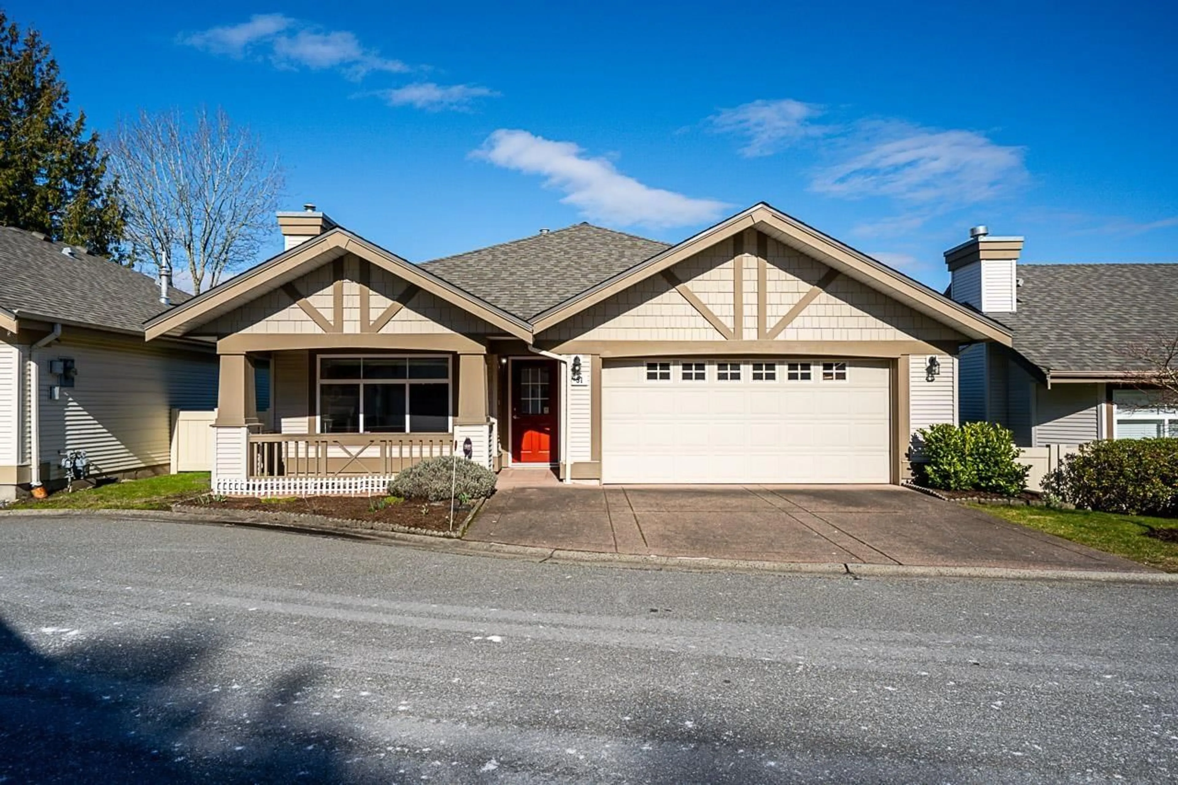 Home with vinyl exterior material, street for 51 - 8555 209 STREET, Langley British Columbia V1M3W2