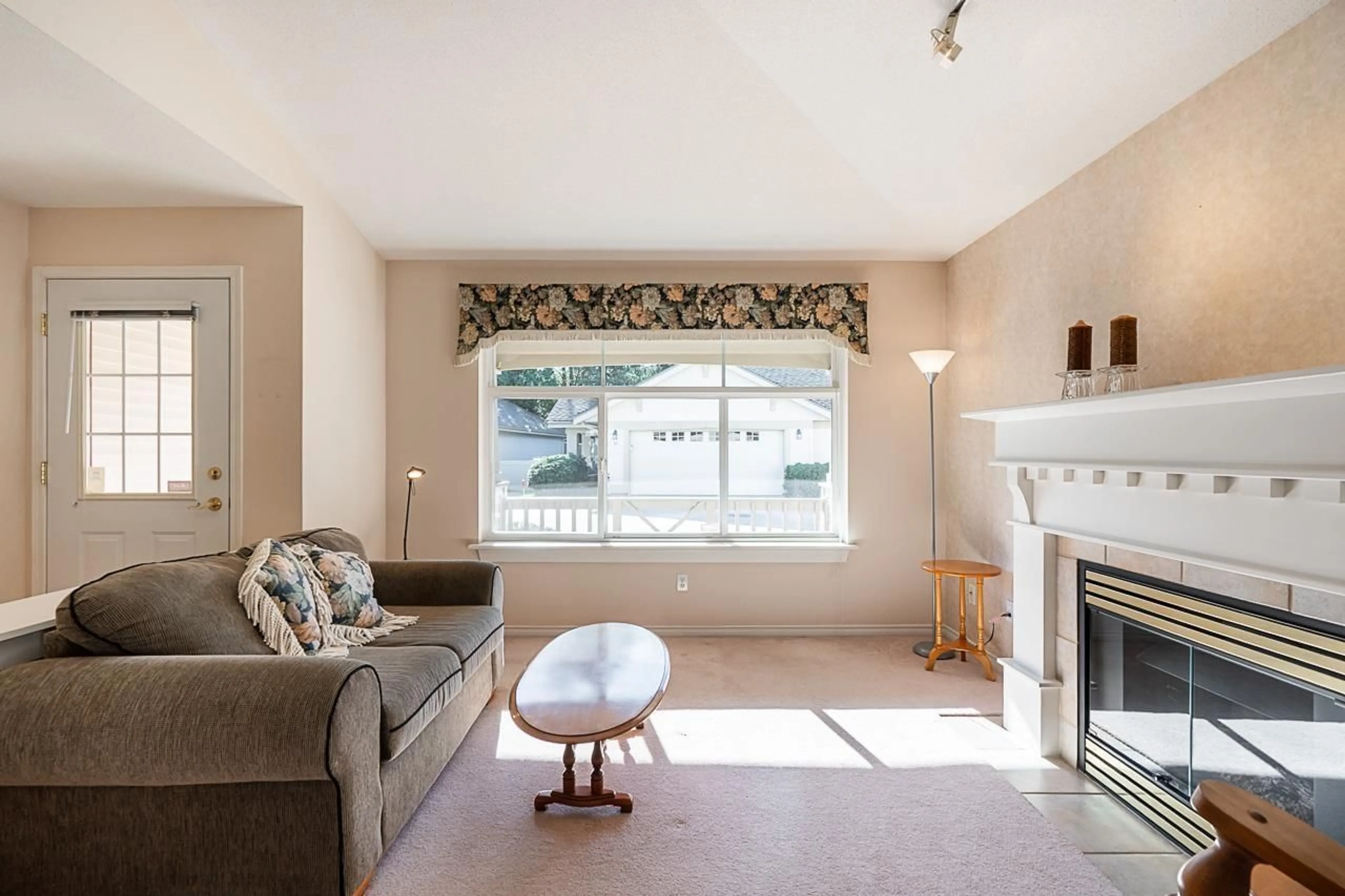 Living room with furniture, unknown for 51 - 8555 209 STREET, Langley British Columbia V1M3W2