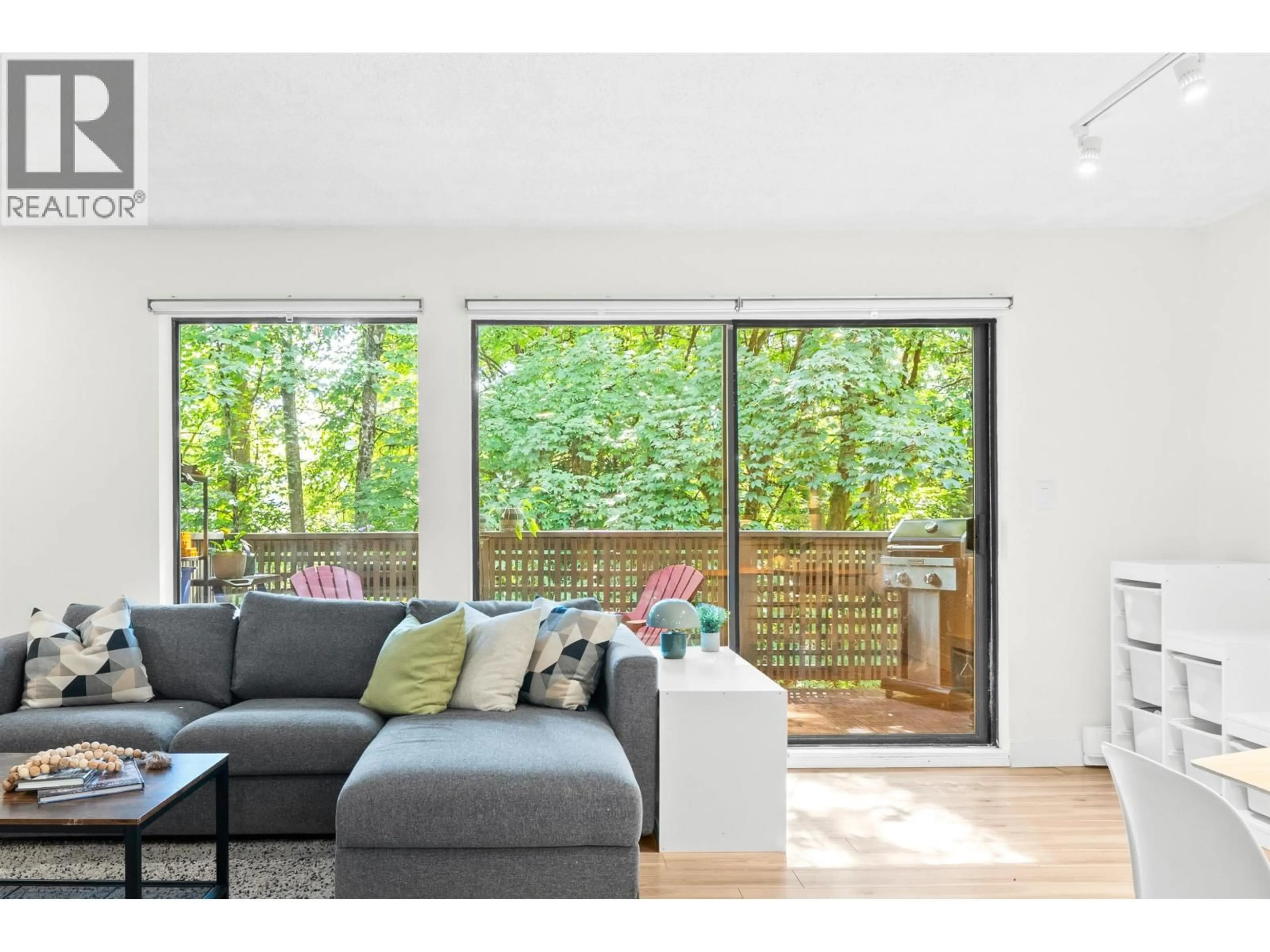 Living room with furniture, wood/laminate floor for 3192 MOUNTAIN HIGHWAY, North Vancouver British Columbia V7K2H5