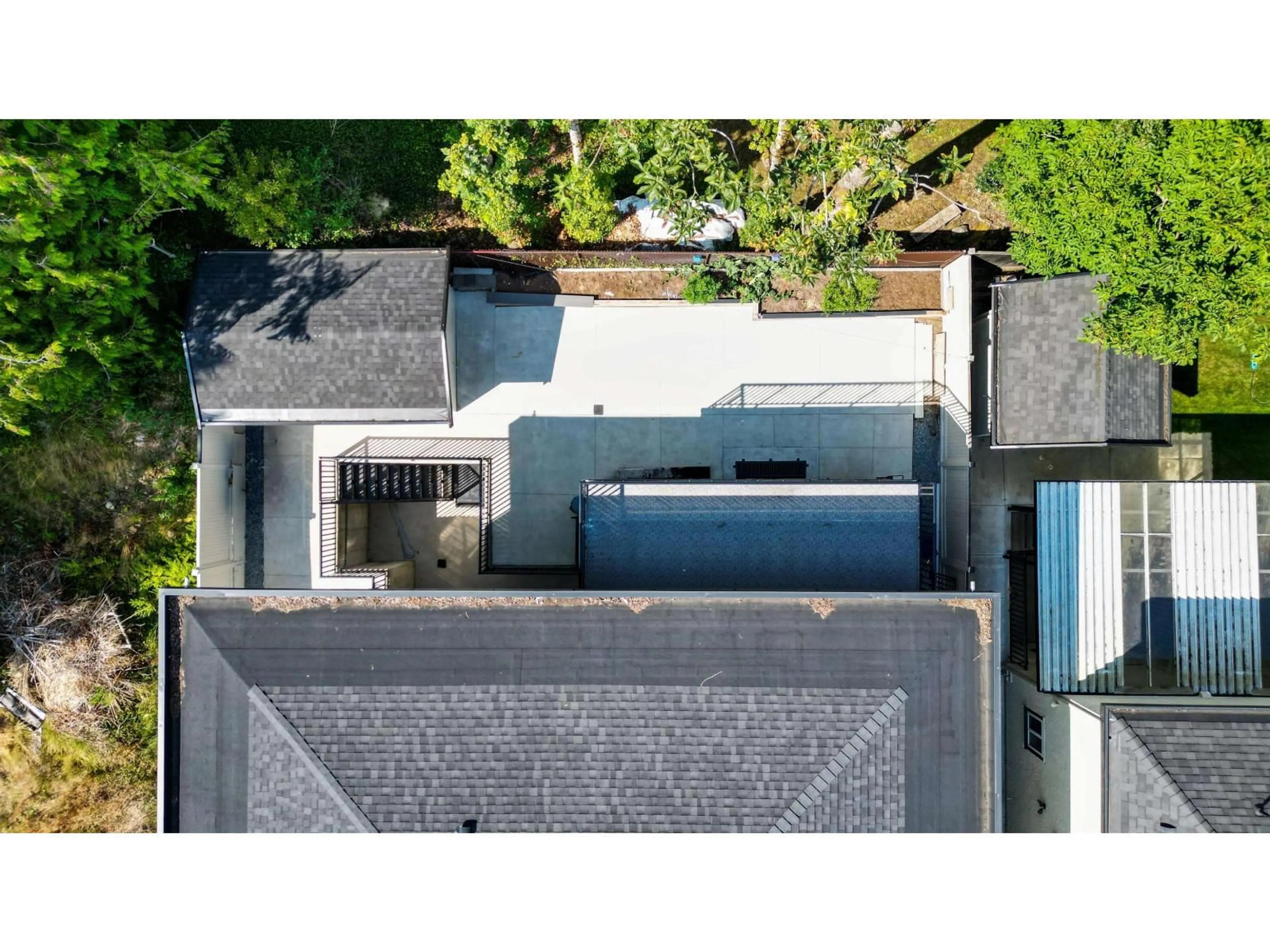 A pic from outside/outdoor area/front of a property/back of a property/a pic from drone, unknown for 13093 98A AVENUE, Surrey British Columbia V3T1C5