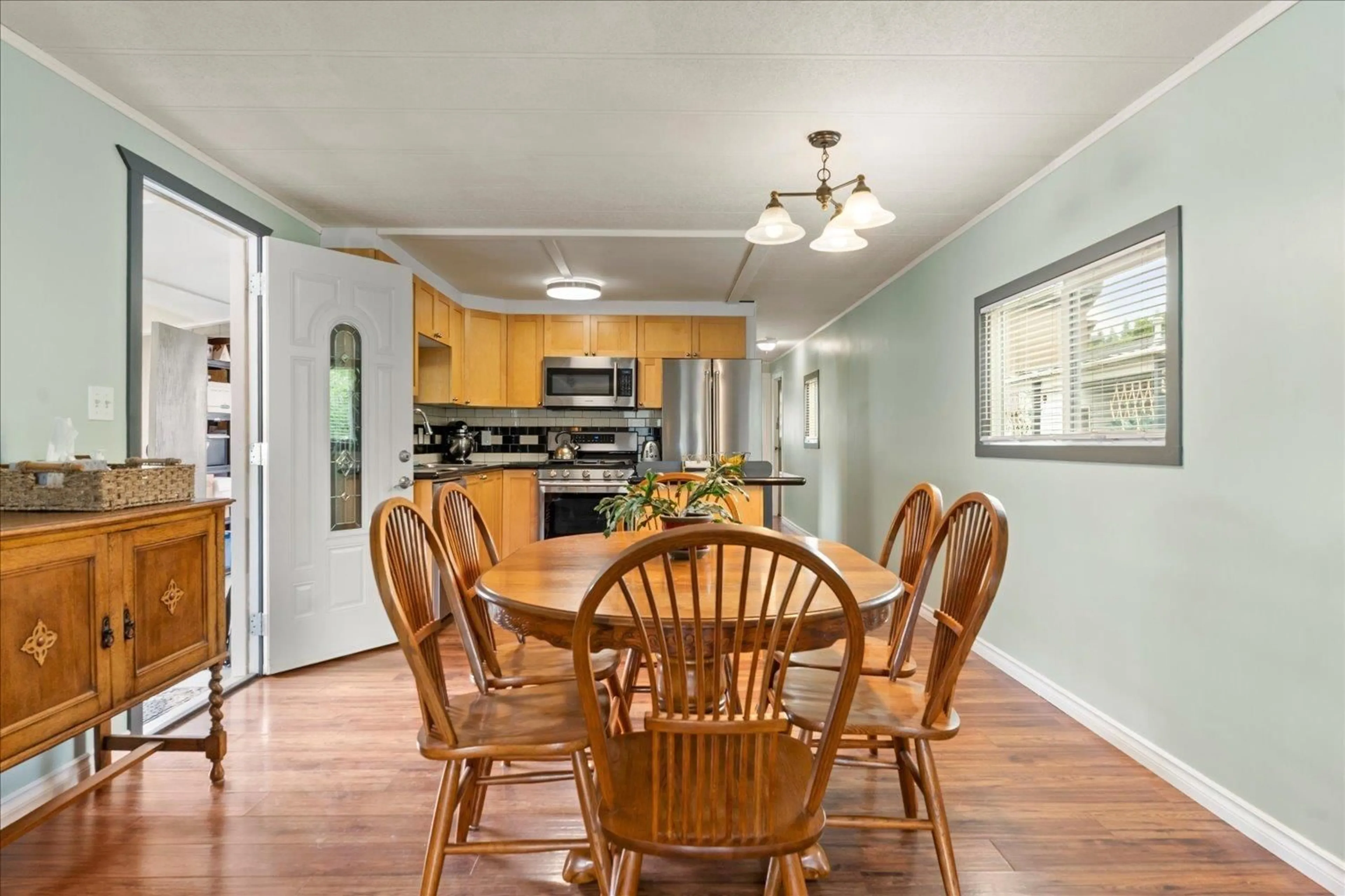 Dining room, wood/laminate floor for 48 - 45640 WATSON ROAD, Chilliwack British Columbia V2R3R1