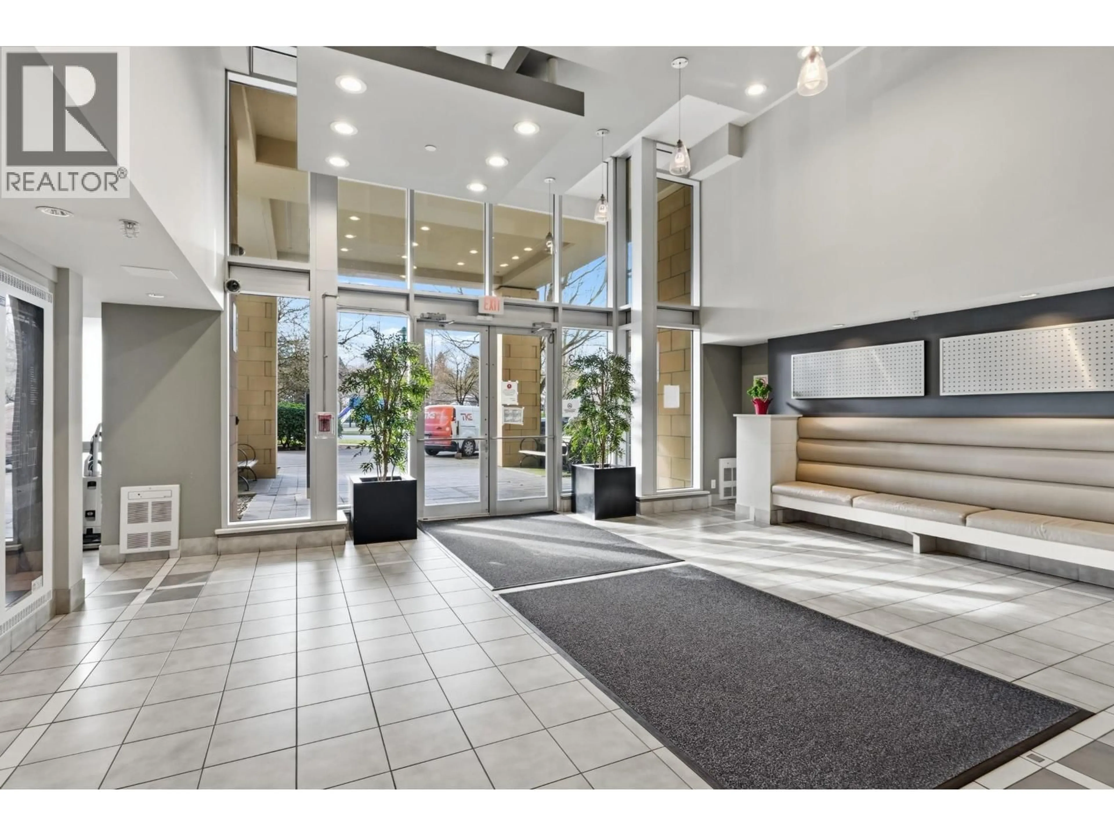 Indoor foyer for 1101 - 3663 CROWLEY DRIVE, Vancouver British Columbia V5R6H4