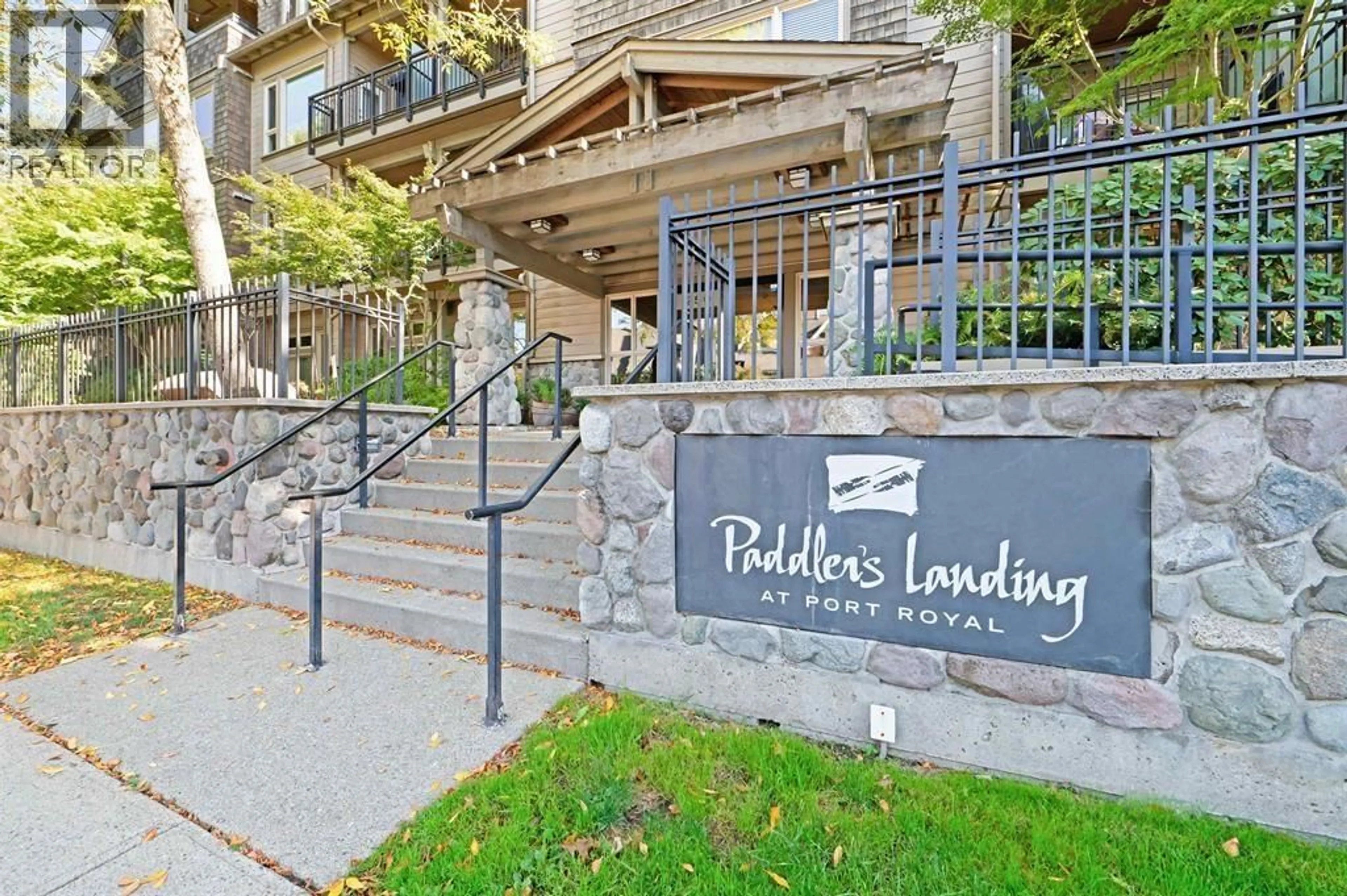 Indoor foyer for 112 - 250 SALTER STREET, New Westminster British Columbia V3M0B7