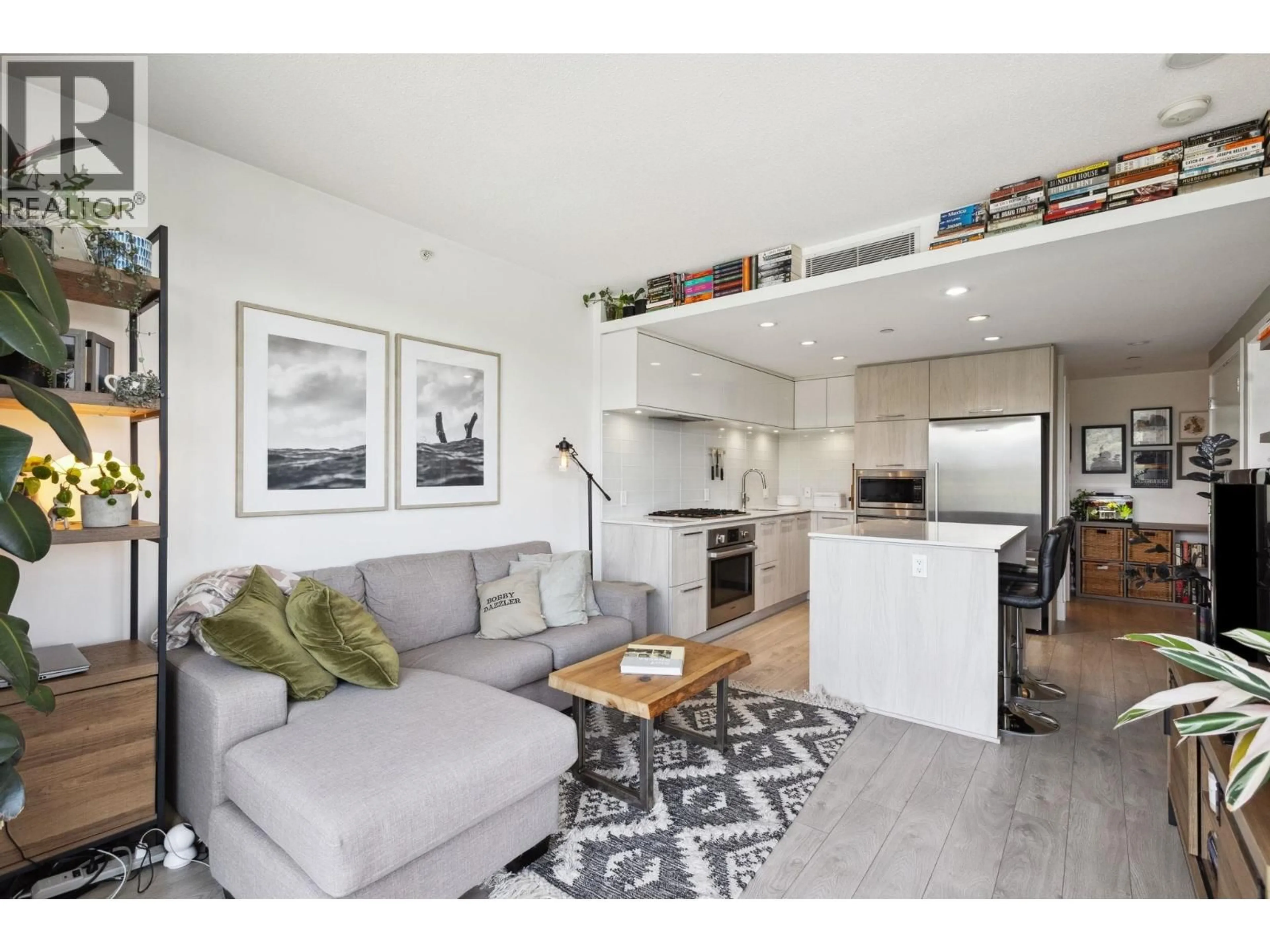 Living room with furniture, unknown for 1608 - 680 SEYLYNN CRESCENT, North Vancouver British Columbia V7J0B5