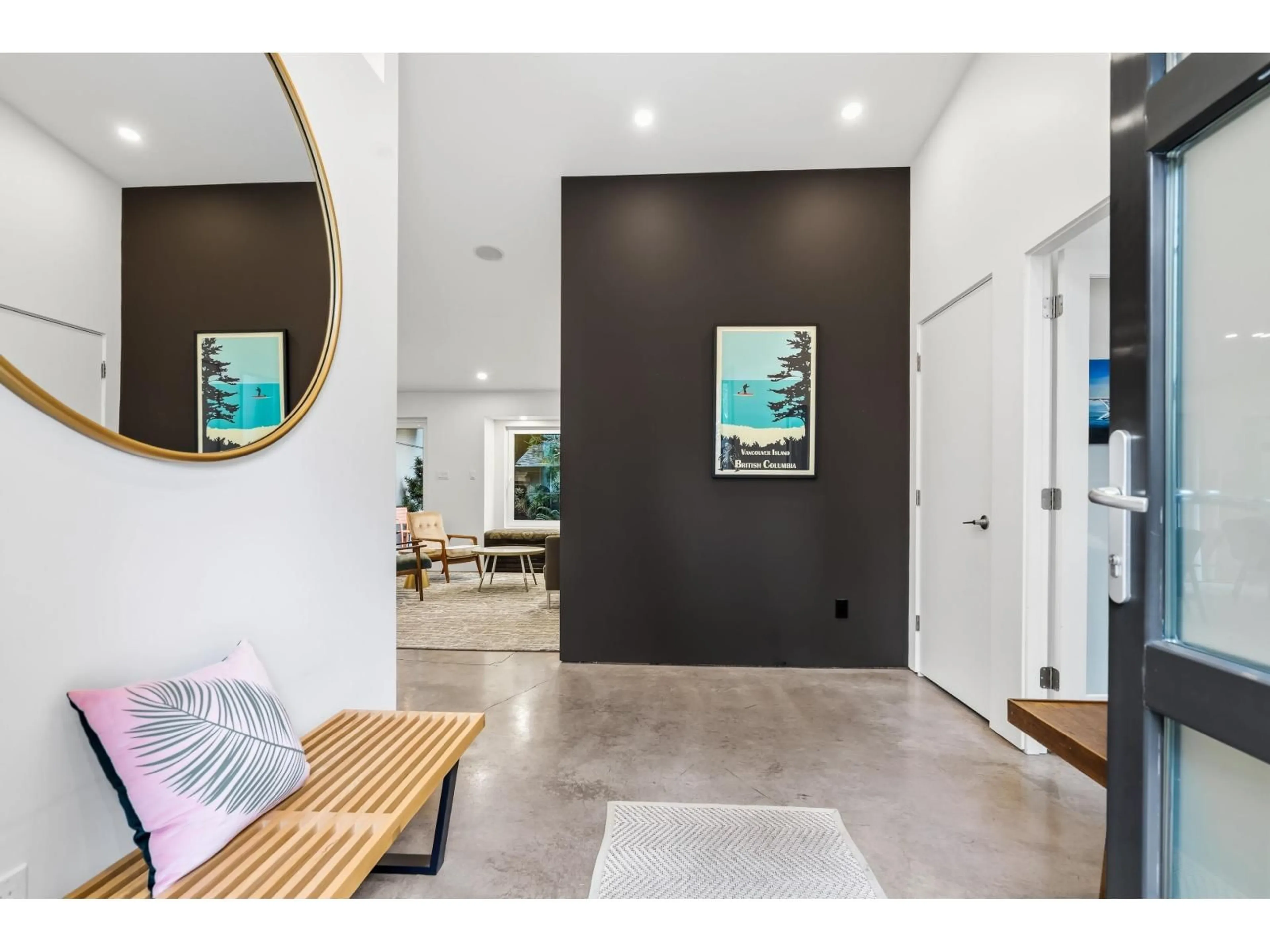 Indoor entryway for 13031 14A AVENUE, Surrey British Columbia V4A1H9