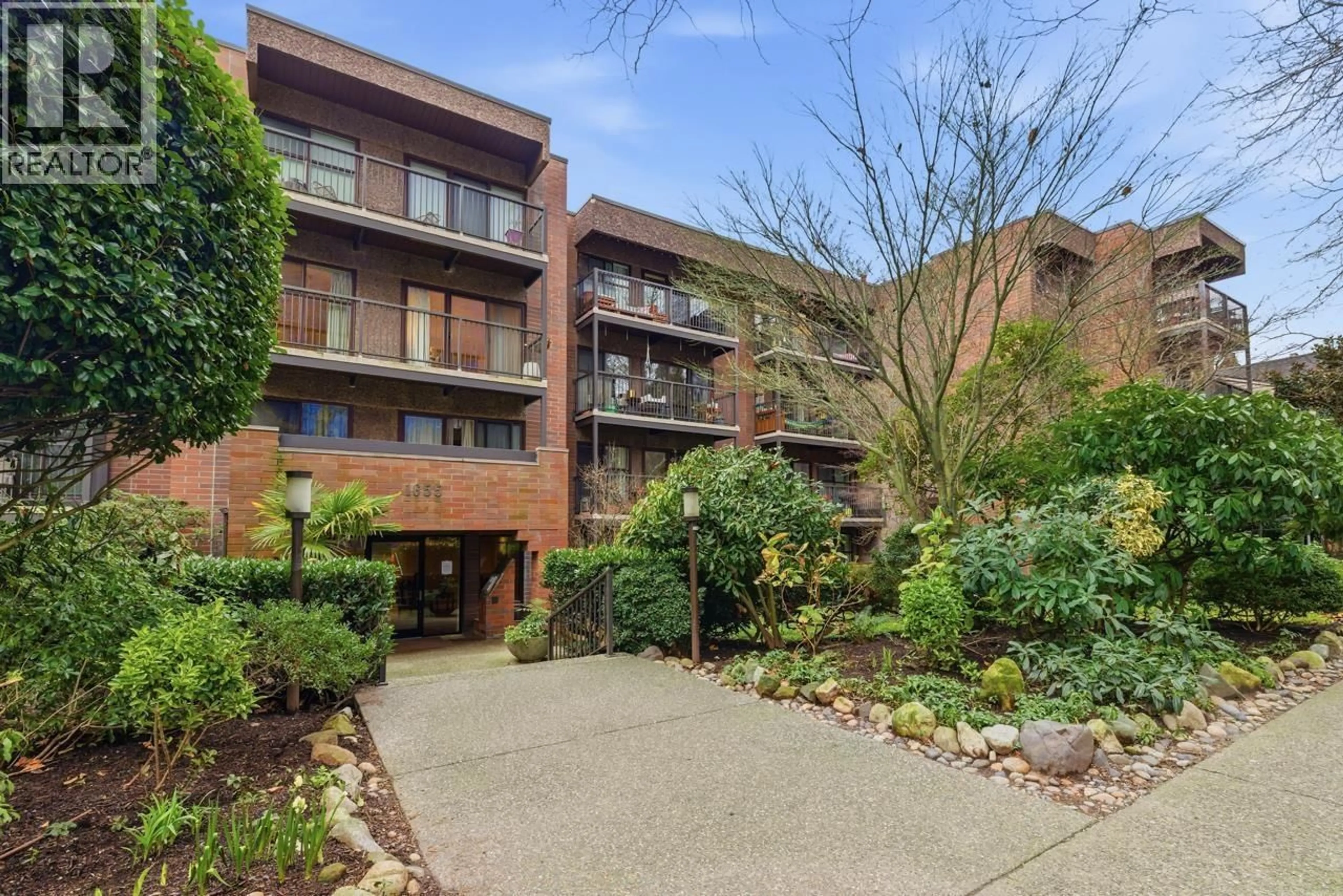 A pic from outside/outdoor area/front of a property/back of a property/a pic from drone, building for 318 - 1655 NELSON STREET, Vancouver British Columbia V6G1M4